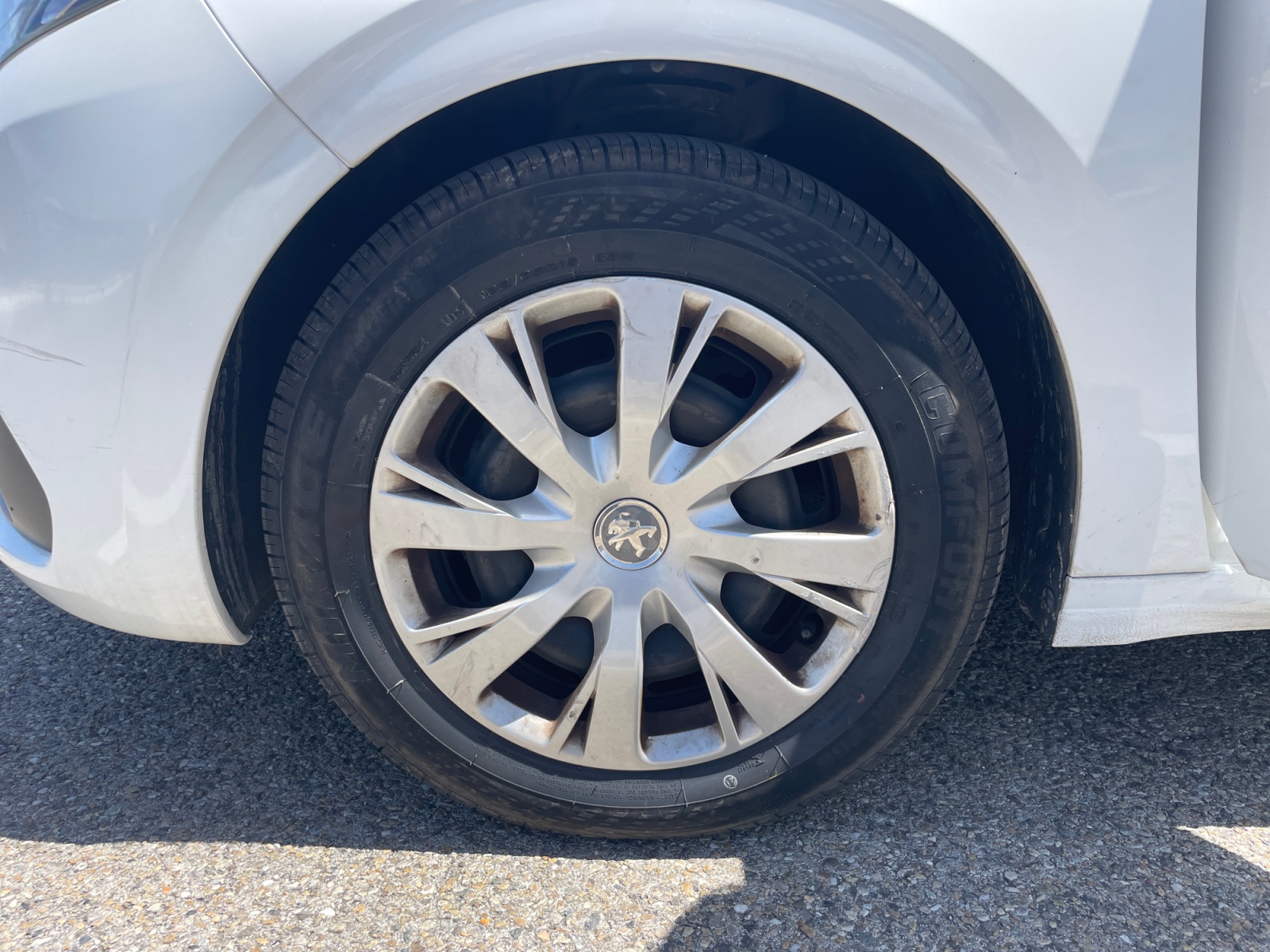Peugeot 208 29