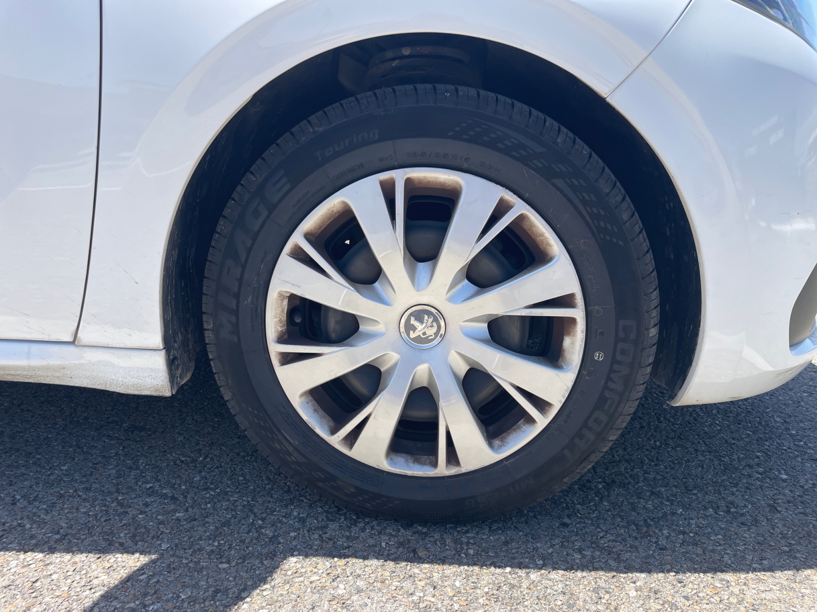 Peugeot 208 30