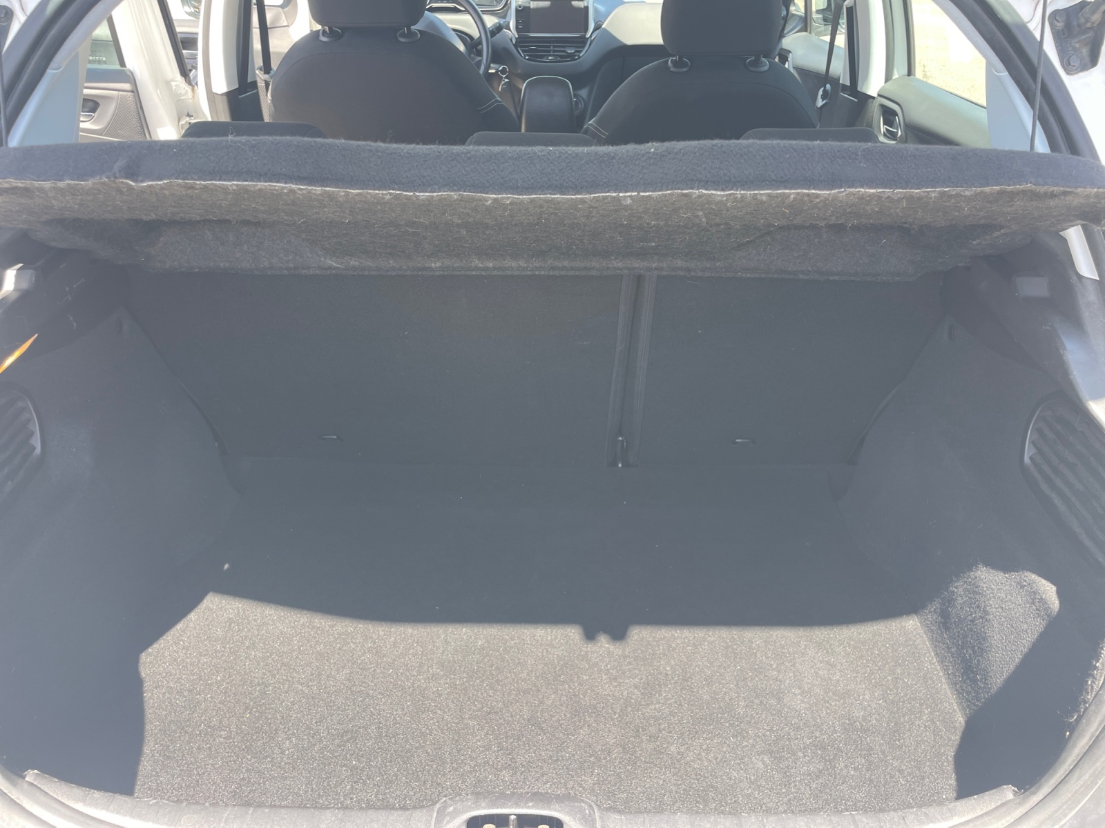 Peugeot 208 32