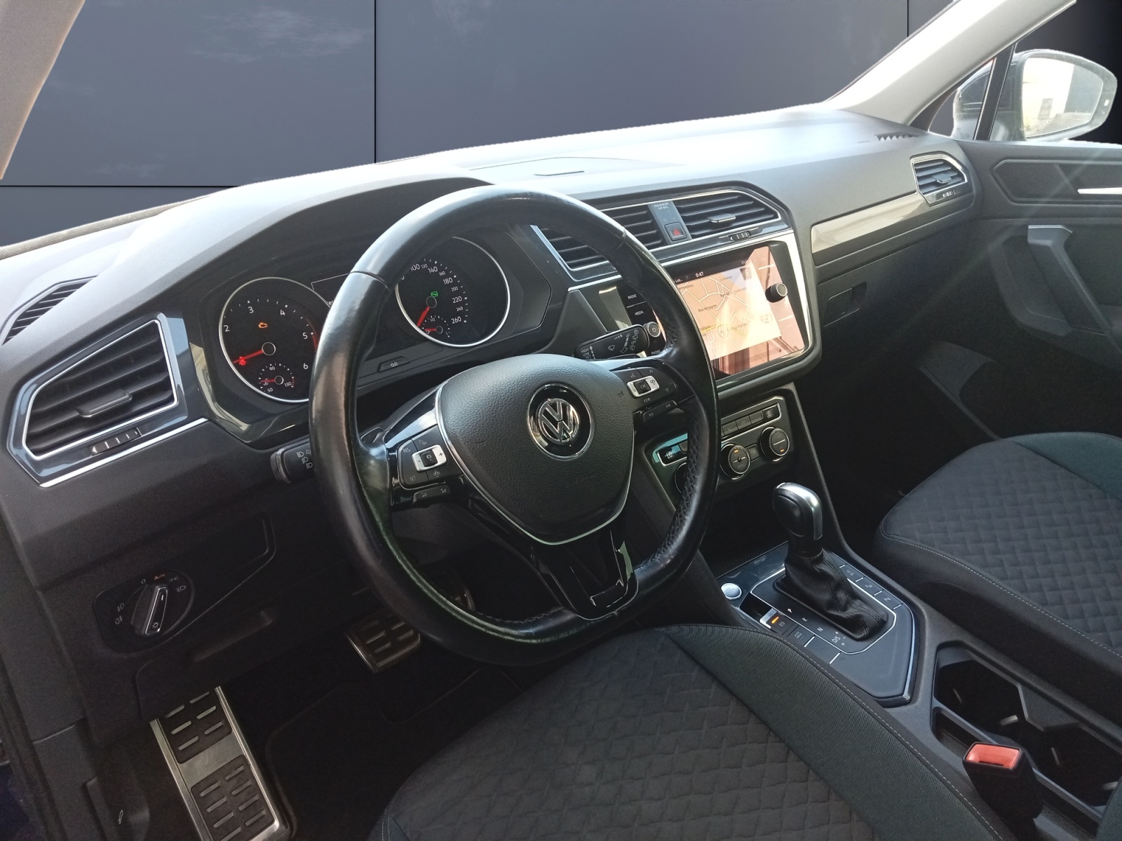 Volkswagen Tiguan 8
