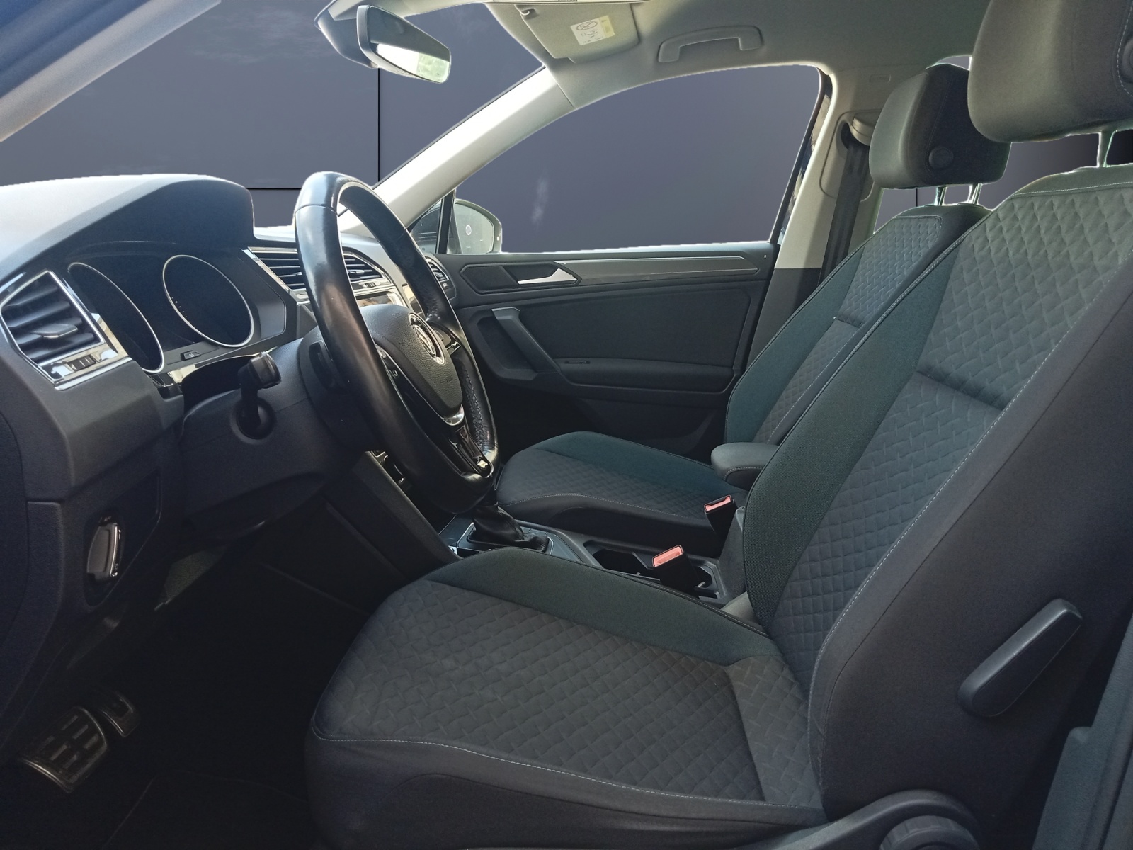 Volkswagen Tiguan 9