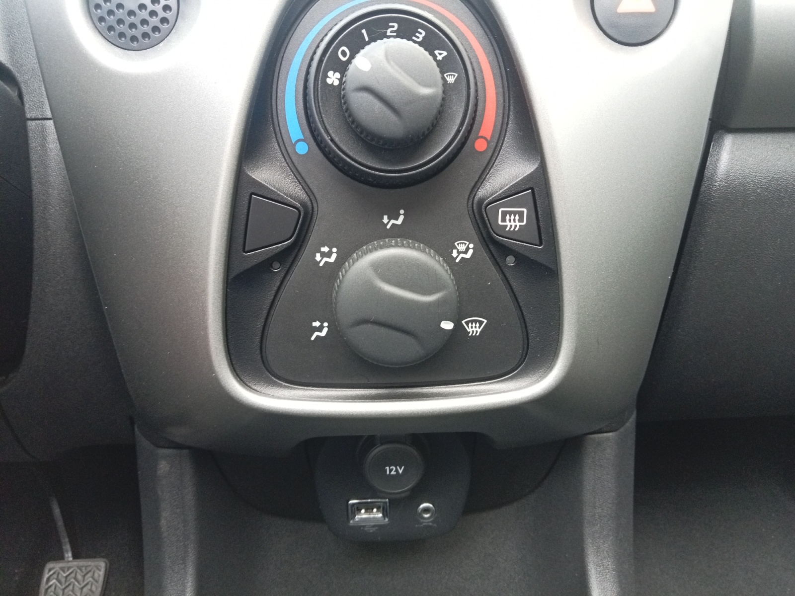 Peugeot 108 19