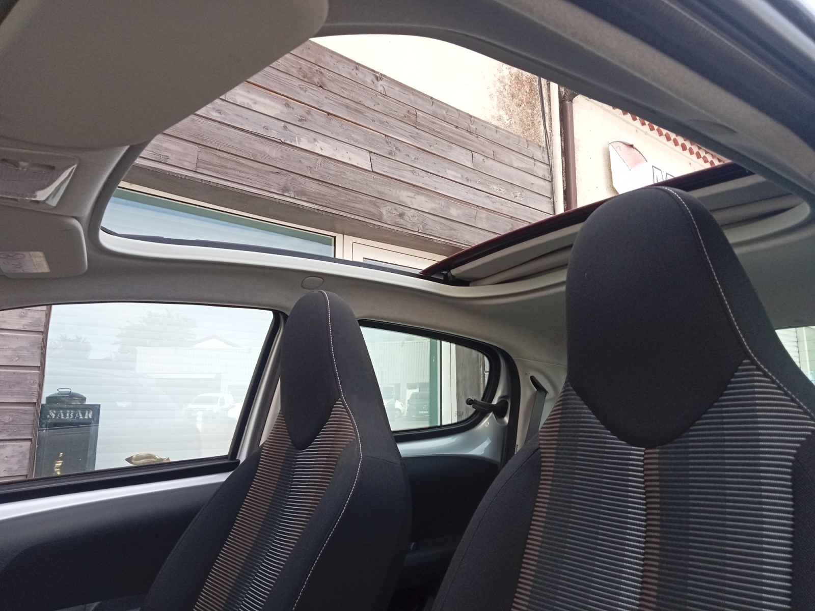 Peugeot 108 21