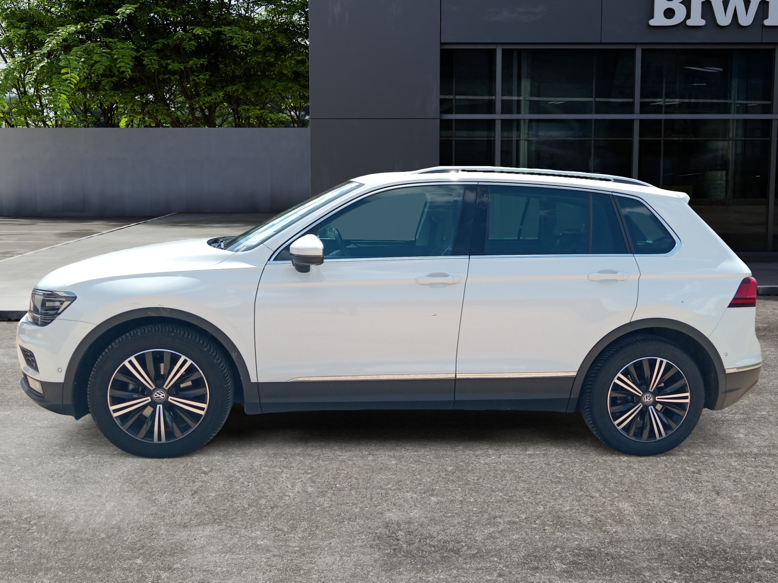 Volkswagen Tiguan 1