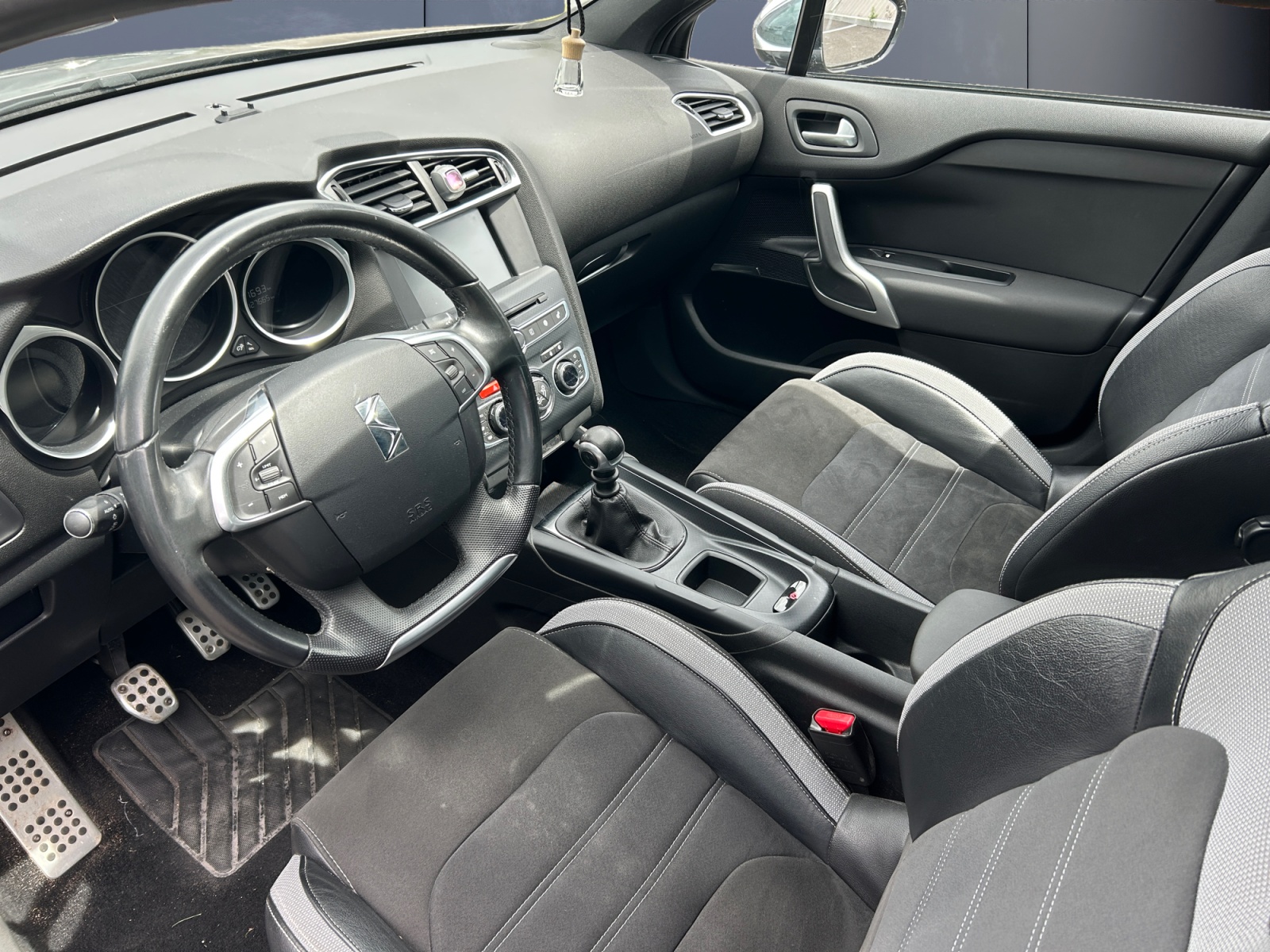 Ds Automobiles Ds 4 8