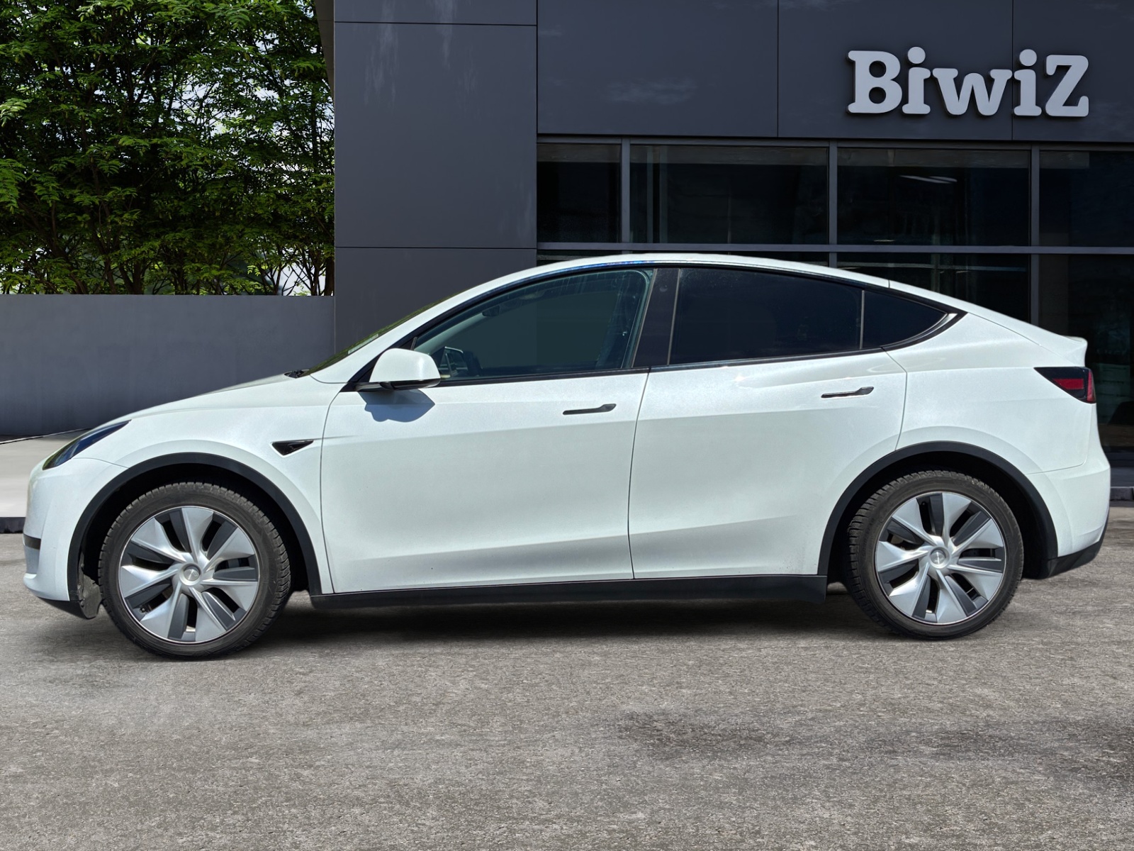 Tesla Model-Y 1