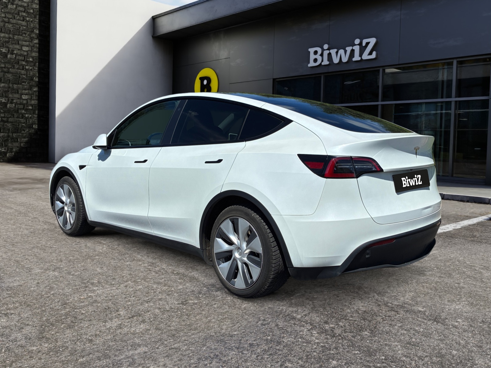 Tesla Model-Y 2