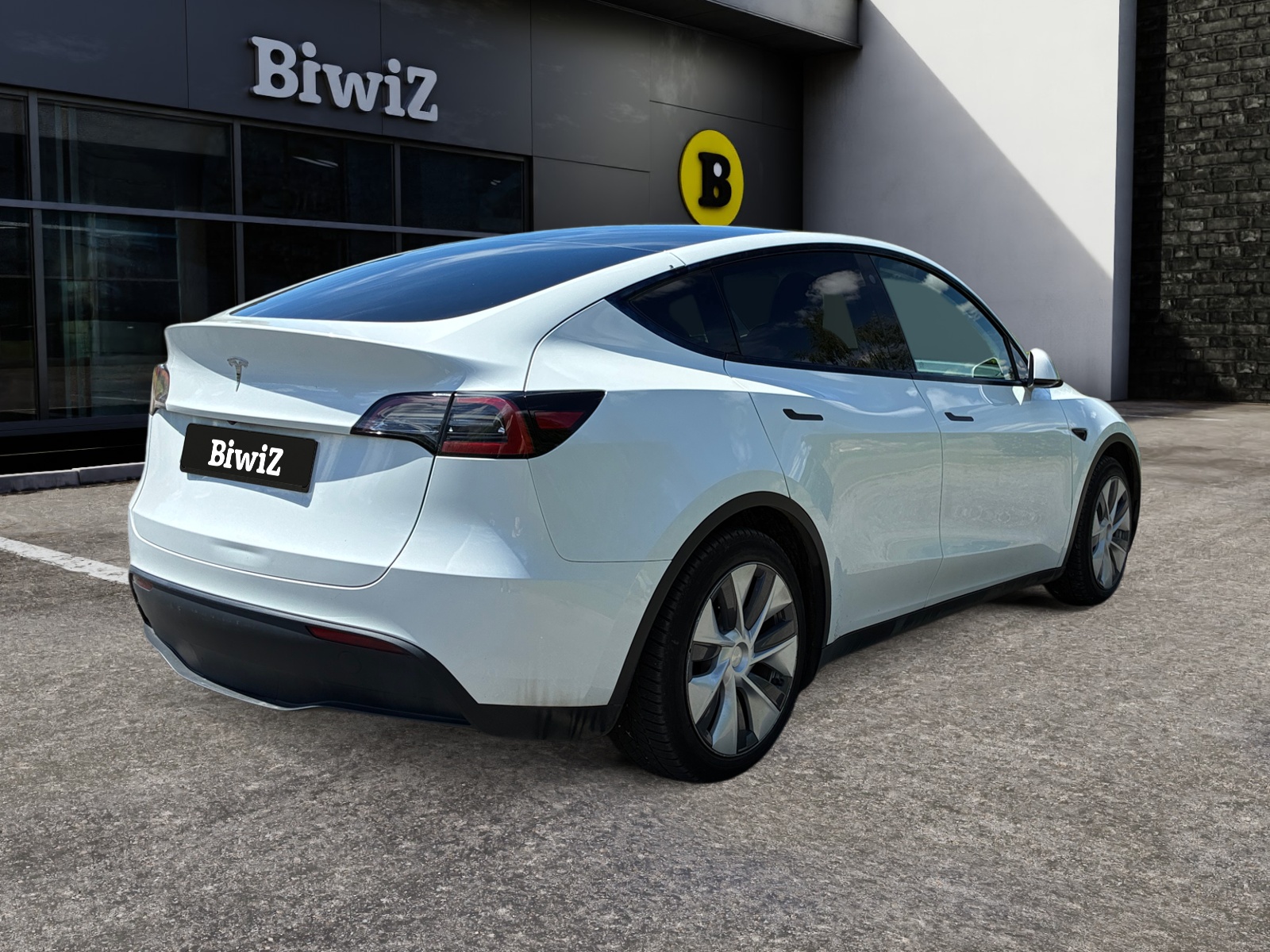 Tesla Model-Y 4
