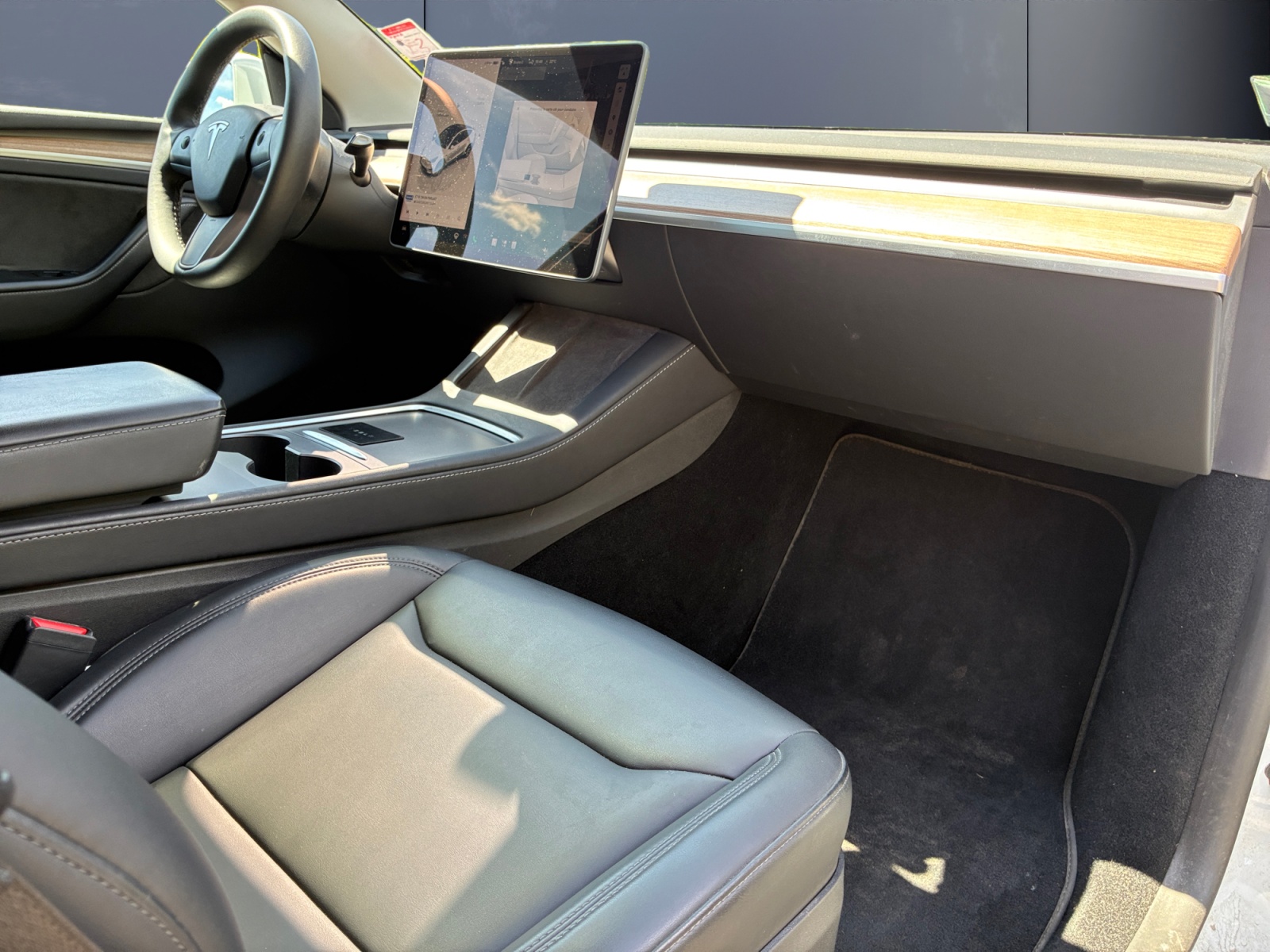 Tesla Model-Y 12