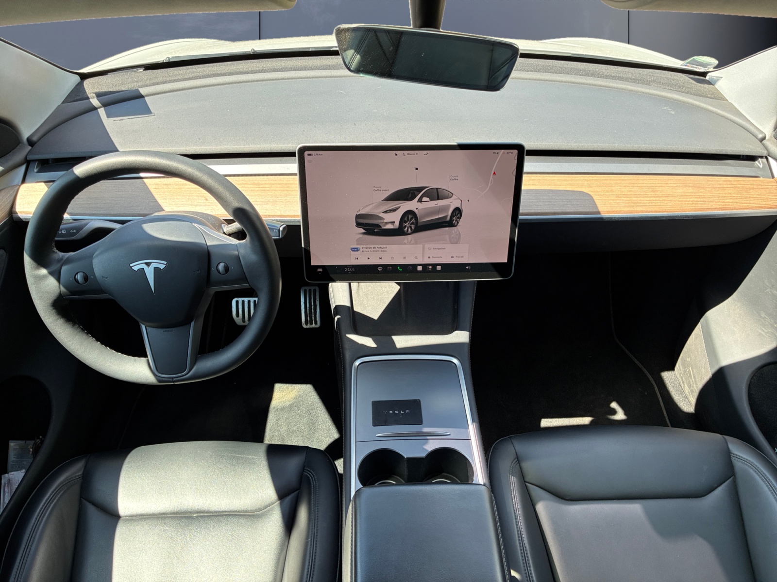 Tesla Model-Y 14
