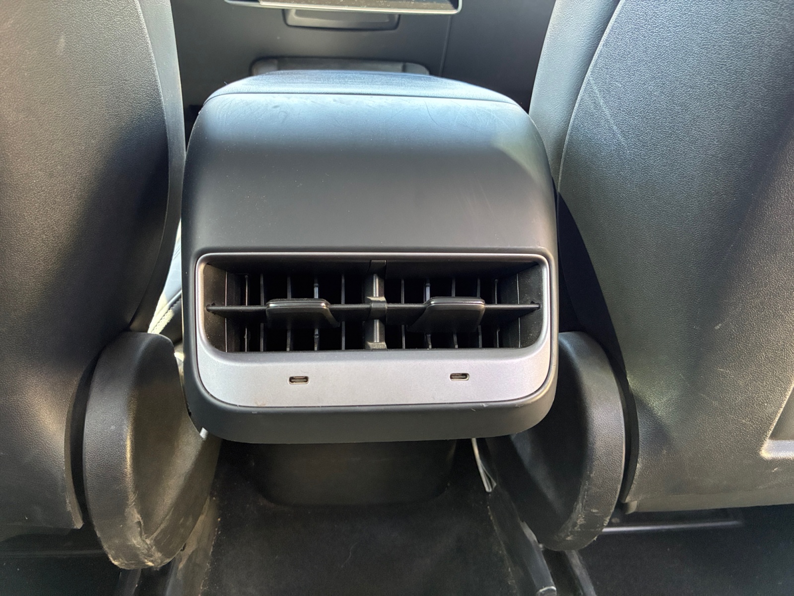 Tesla Model-Y 26