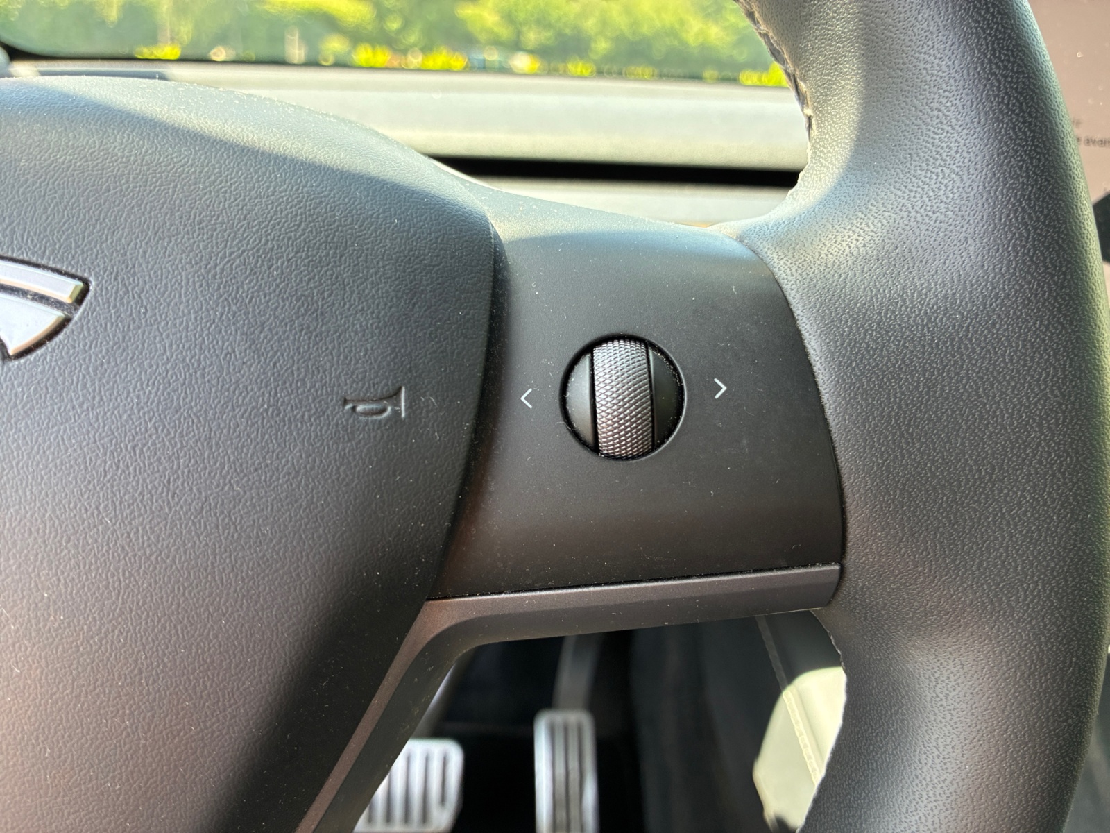 Tesla Model-Y 28