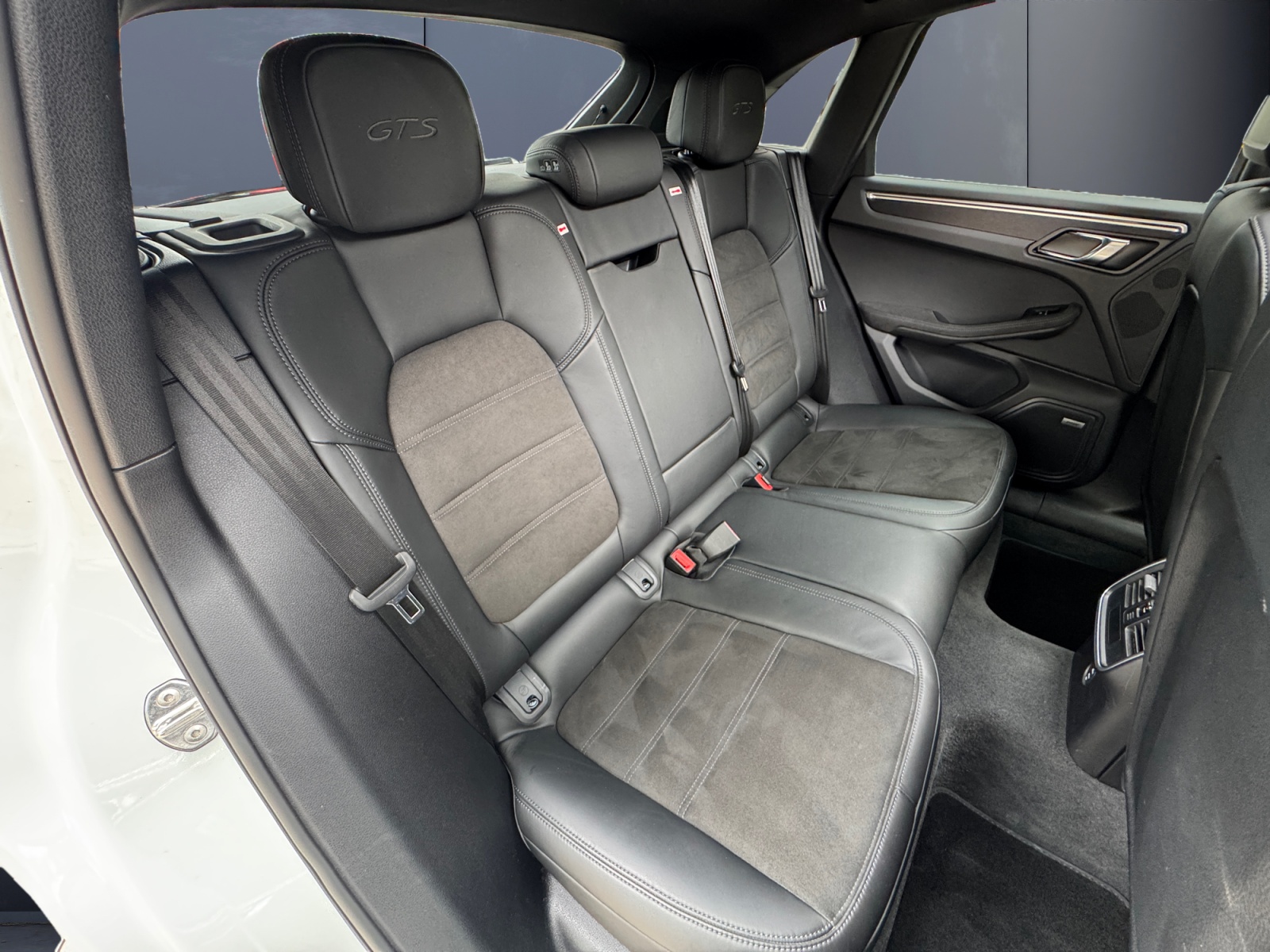 Porsche Macan 11