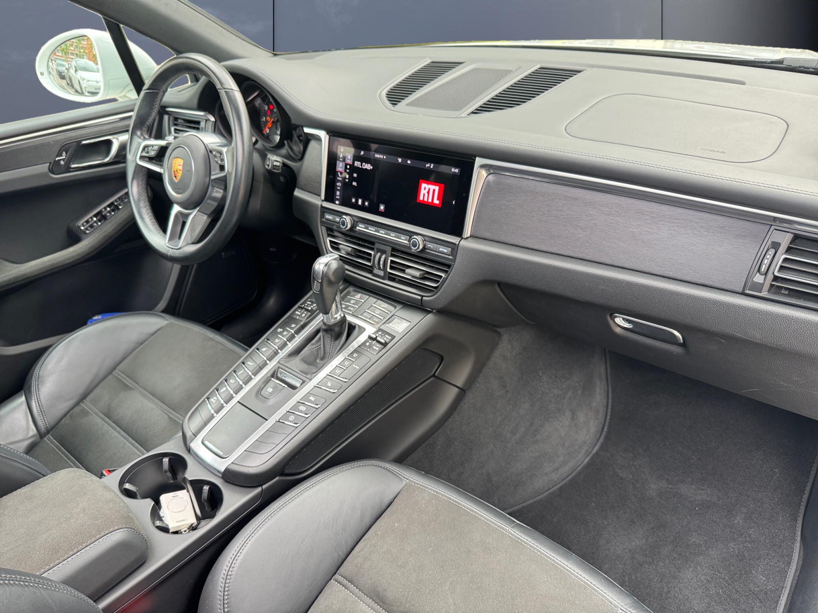 Porsche Macan 12
