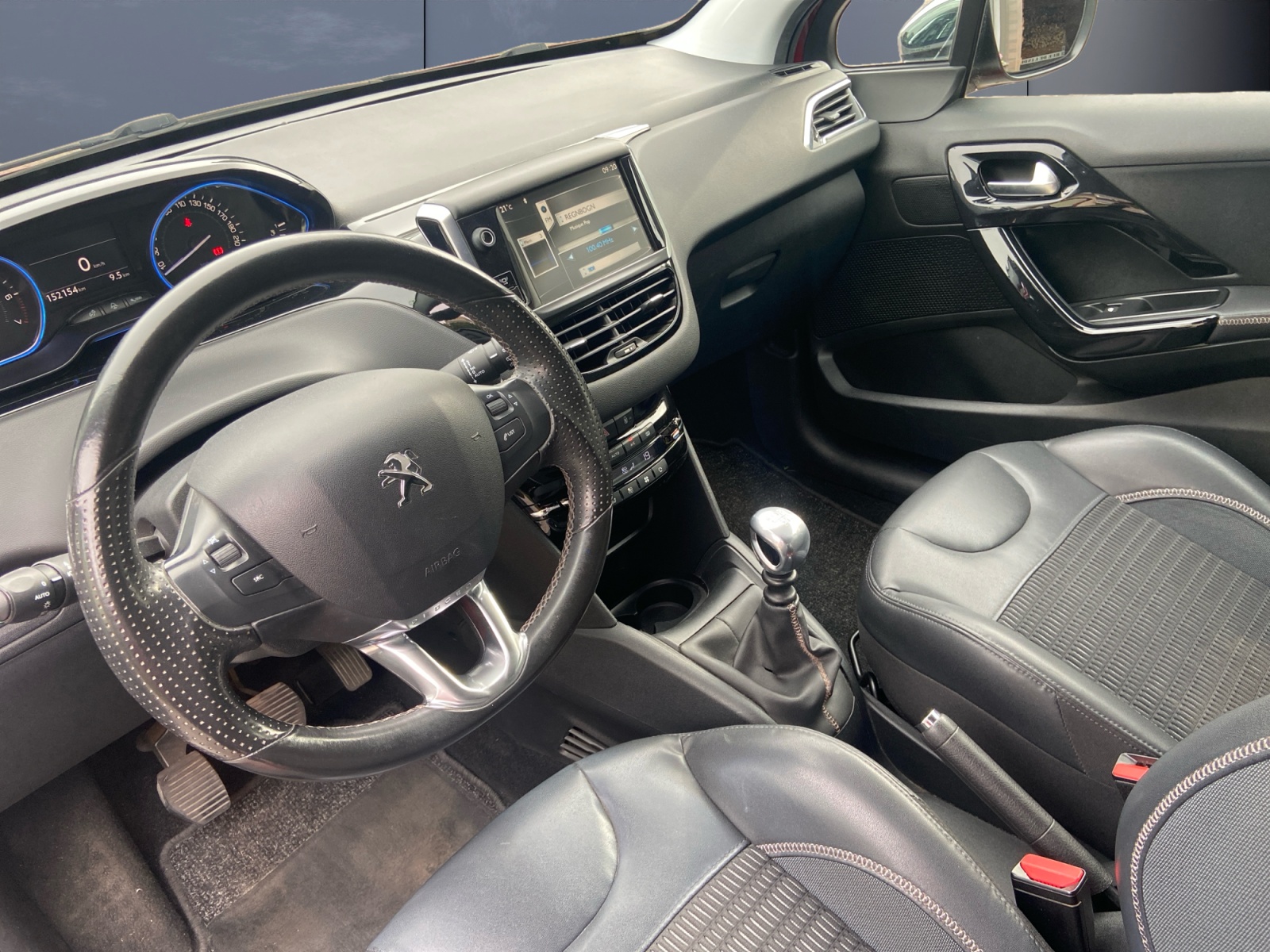 Peugeot 208 8