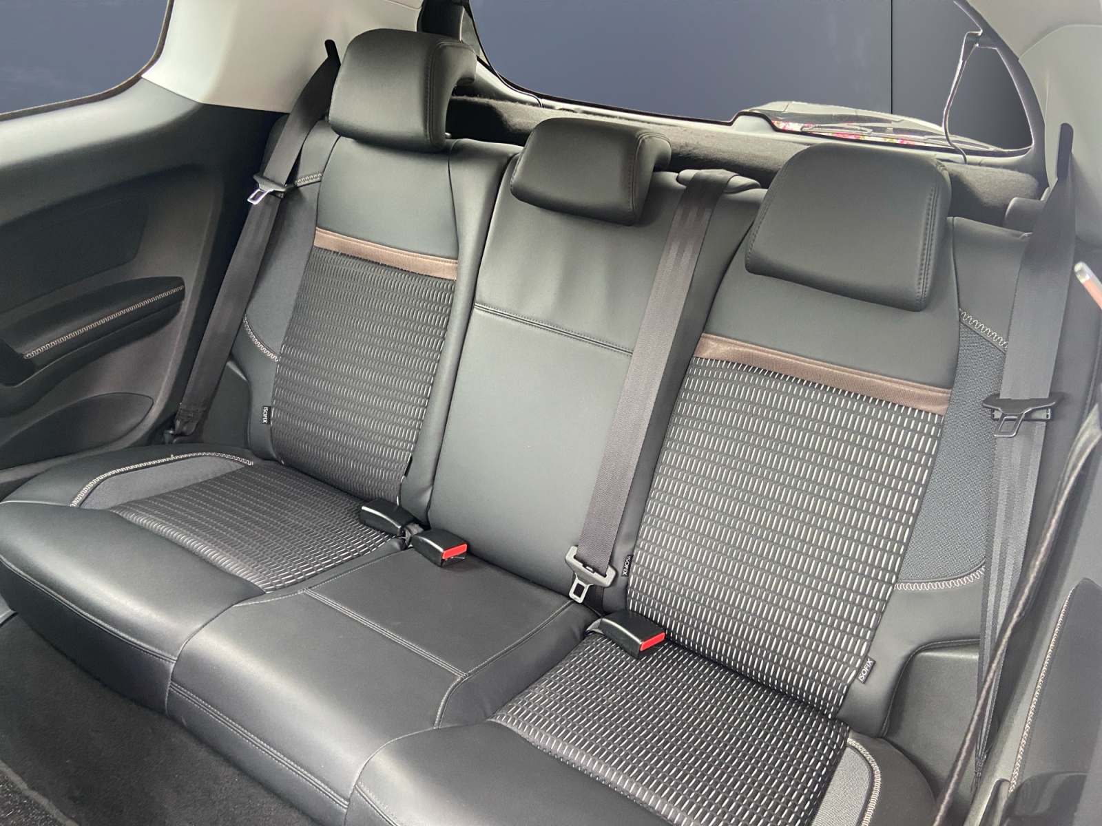 Peugeot 208 10