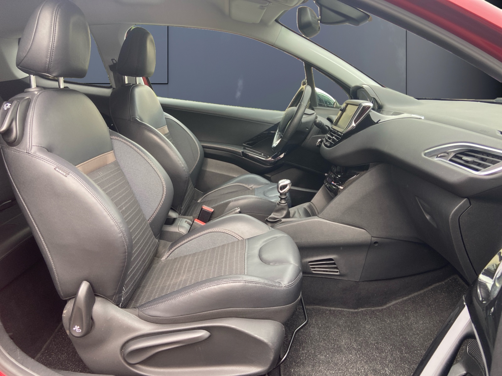 Peugeot 208 13