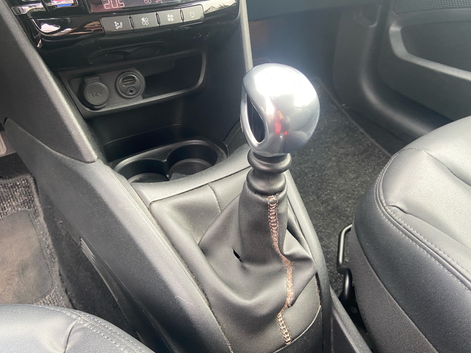 Peugeot 208 21