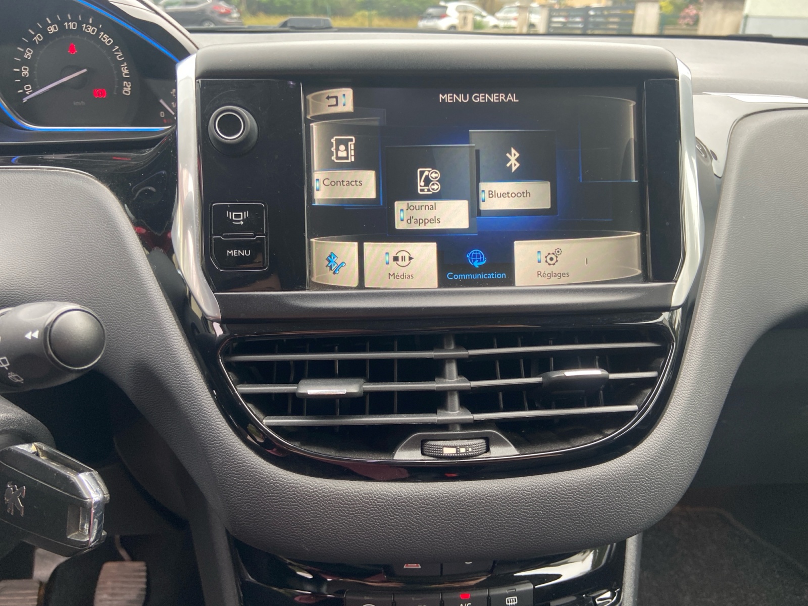 Peugeot 208 24