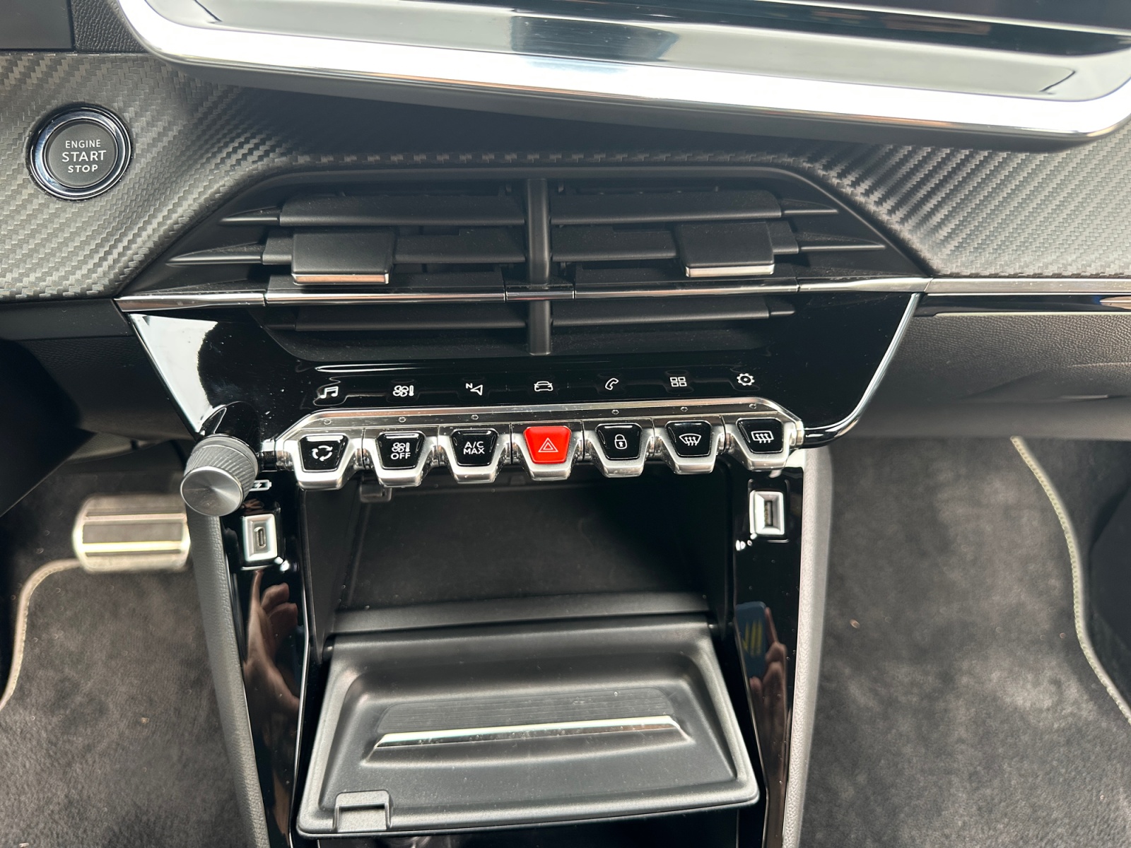 Peugeot 208 27