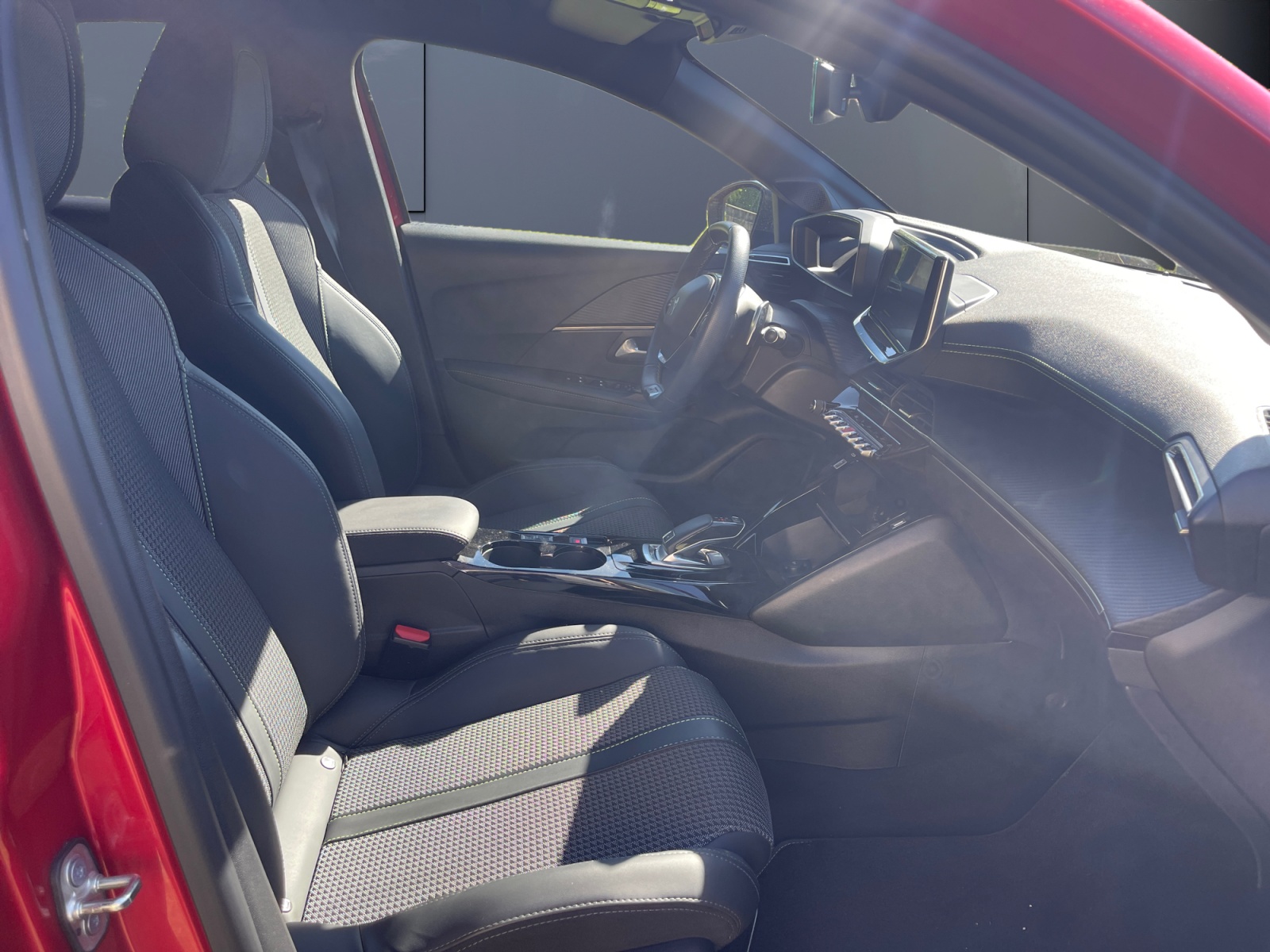 Peugeot 208 13