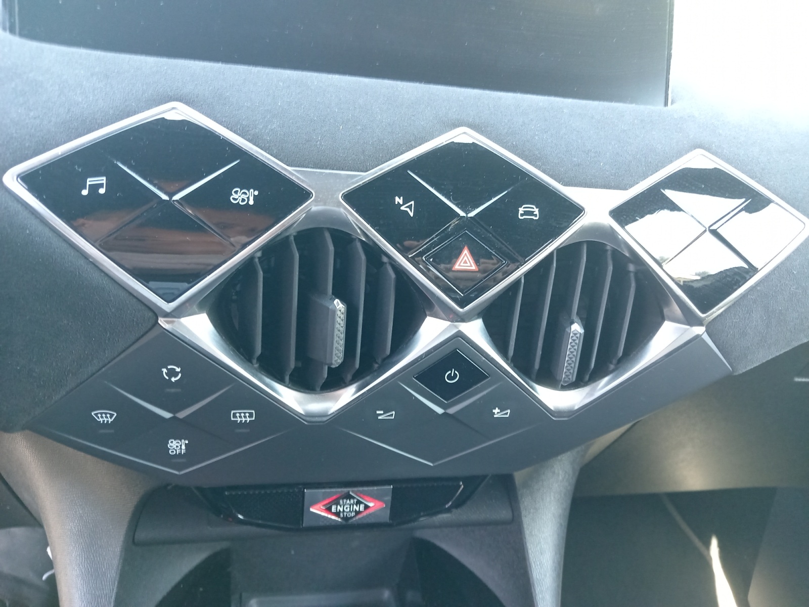 Ds Automobiles Ds3 23