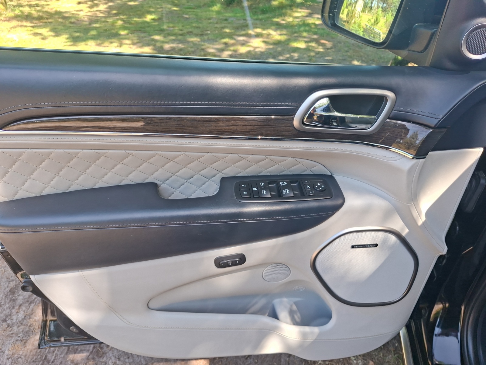 Jeep Grand Cherokee 23