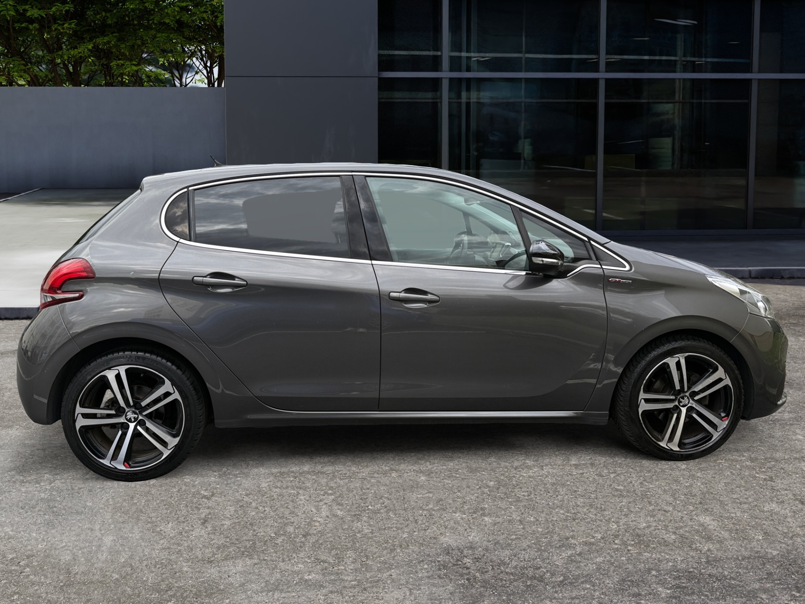 Peugeot 208 5