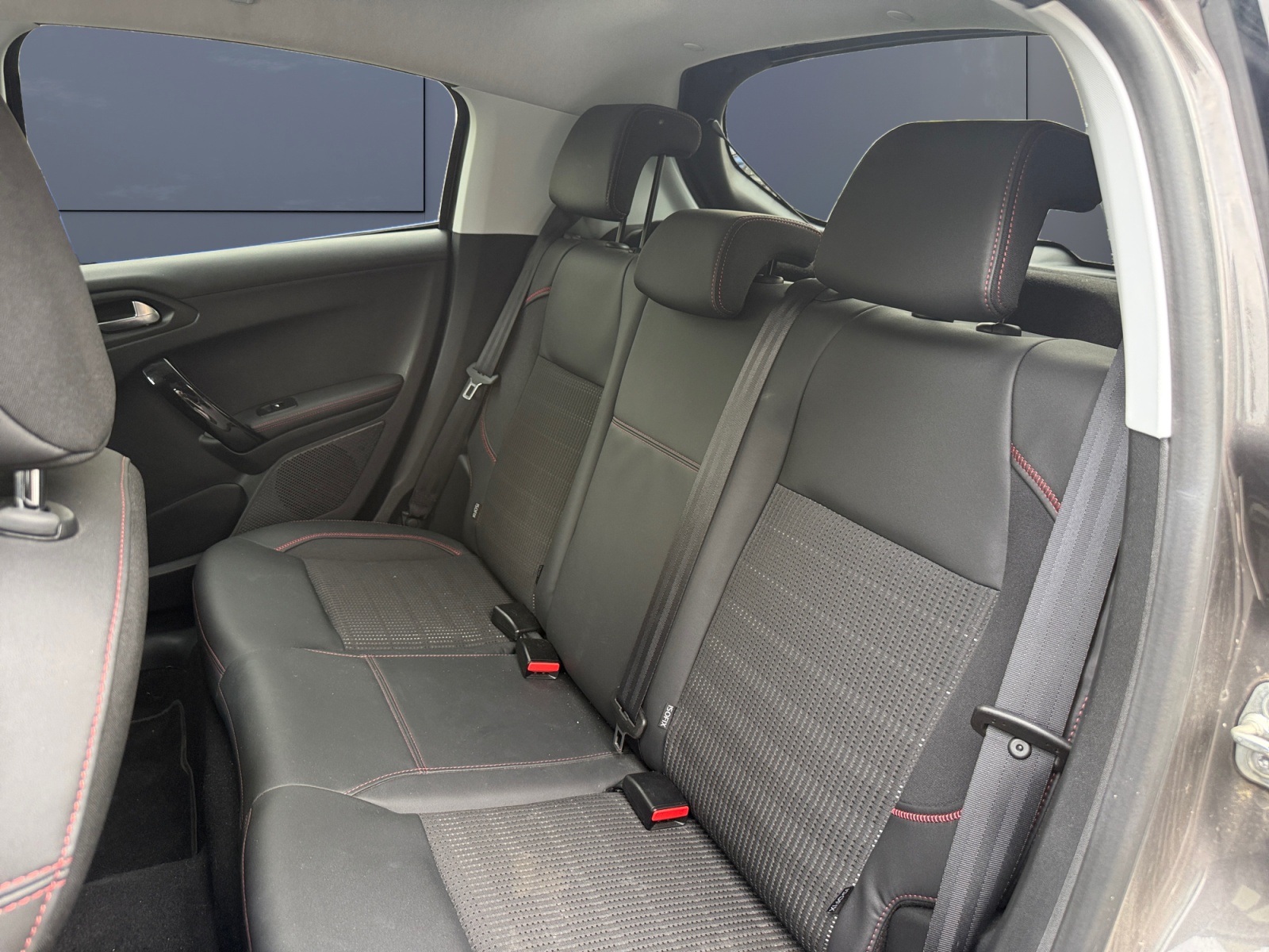Peugeot 208 10