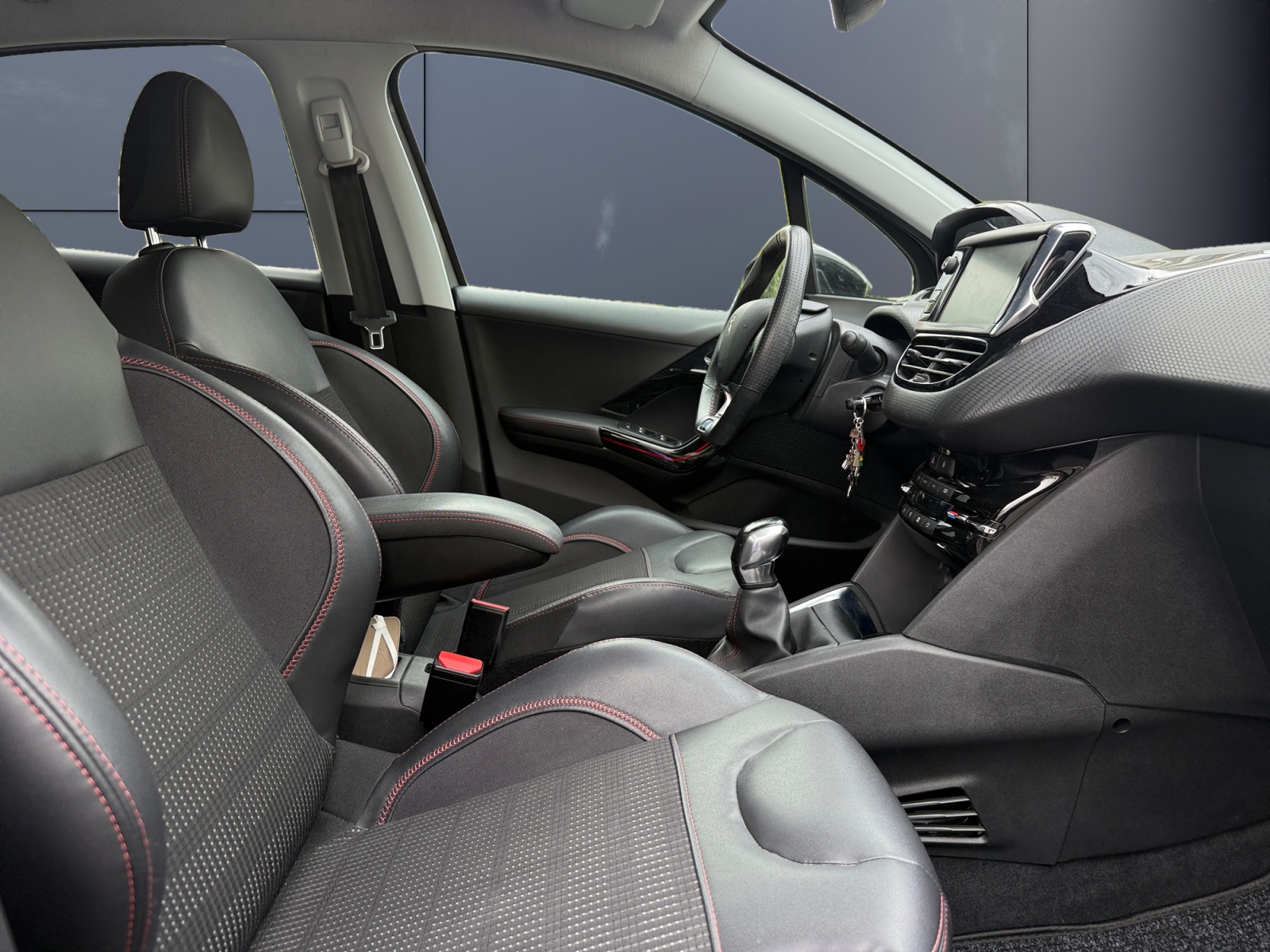 Peugeot 208 13