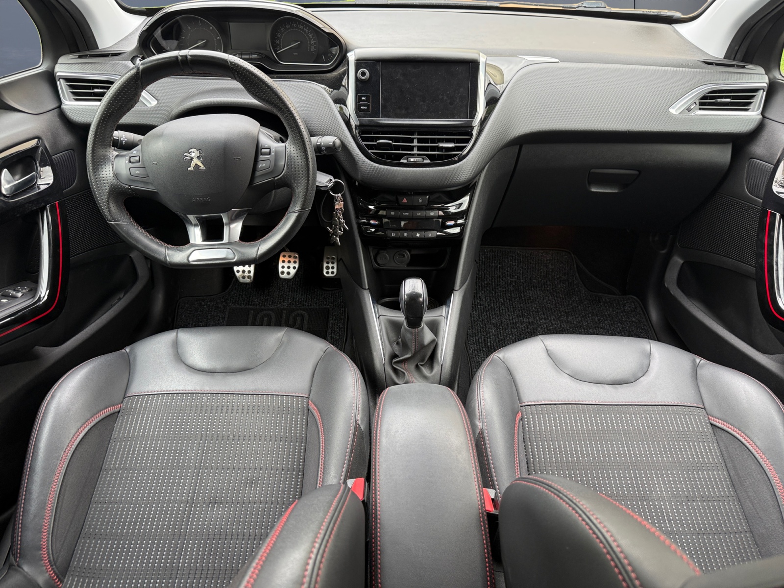Peugeot 208 14