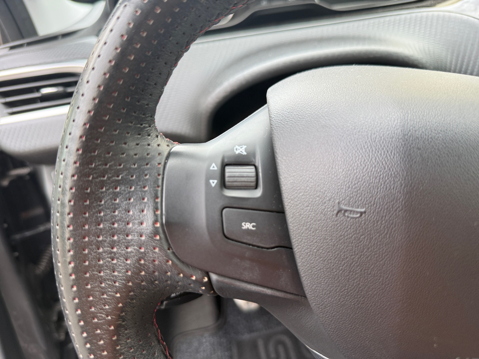 Peugeot 208 23