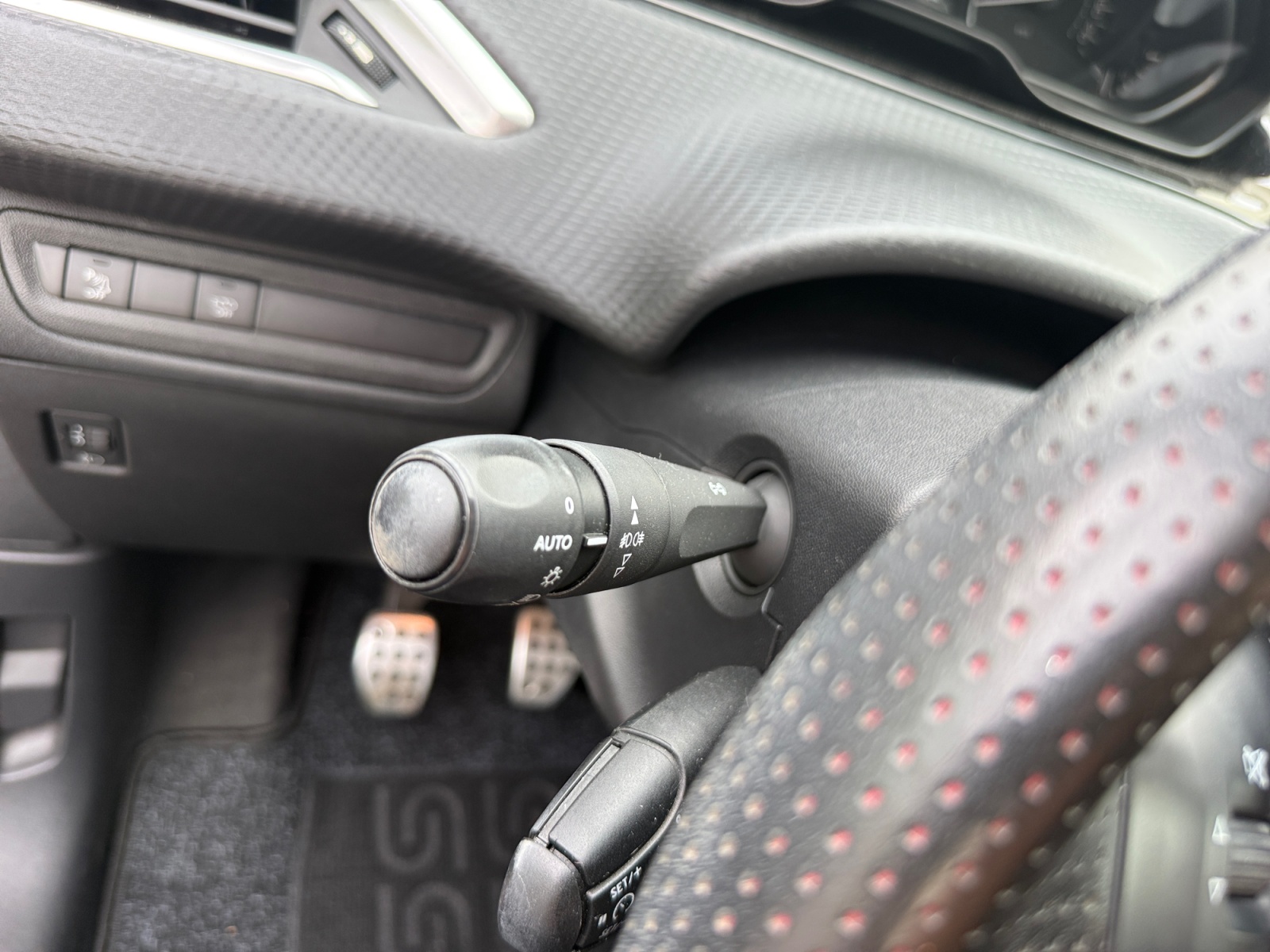 Peugeot 208 24