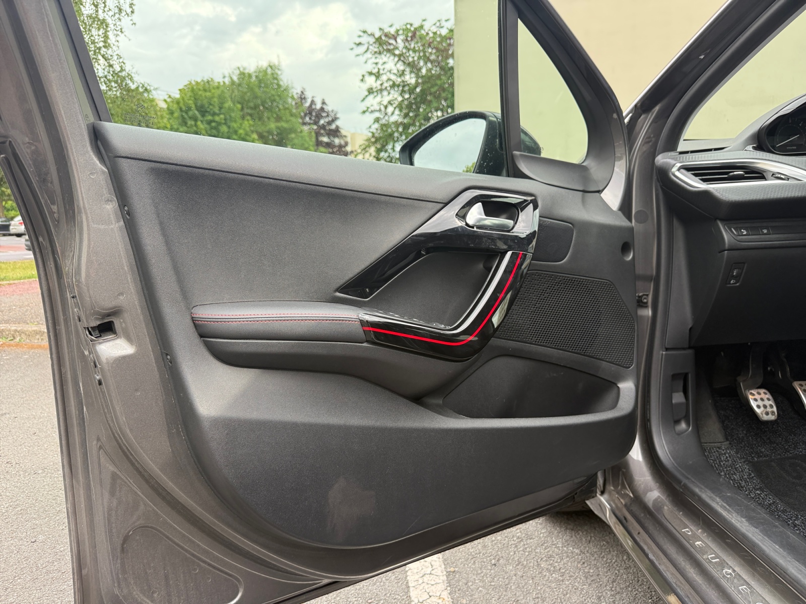 Peugeot 208 25