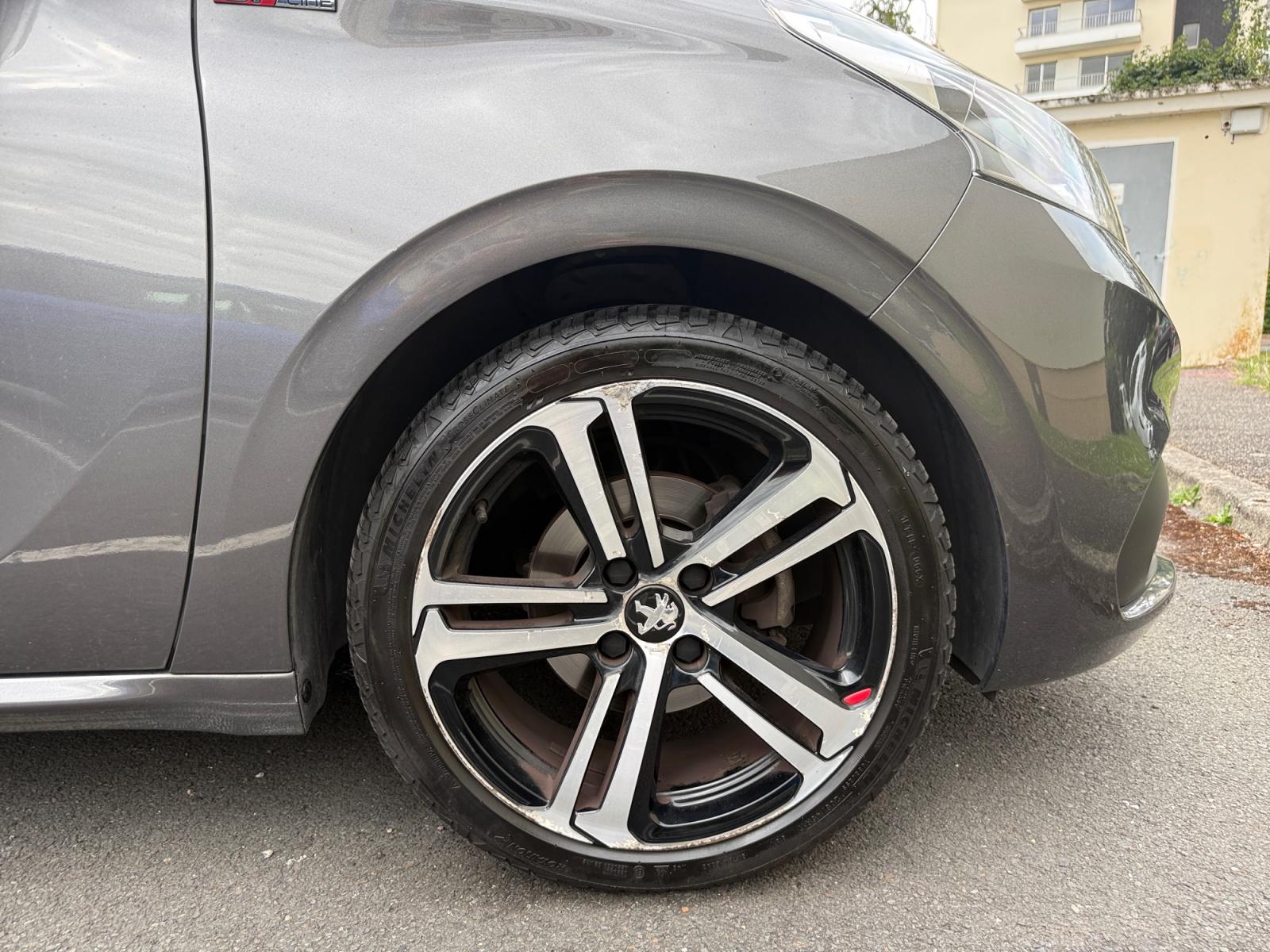 Peugeot 208 33