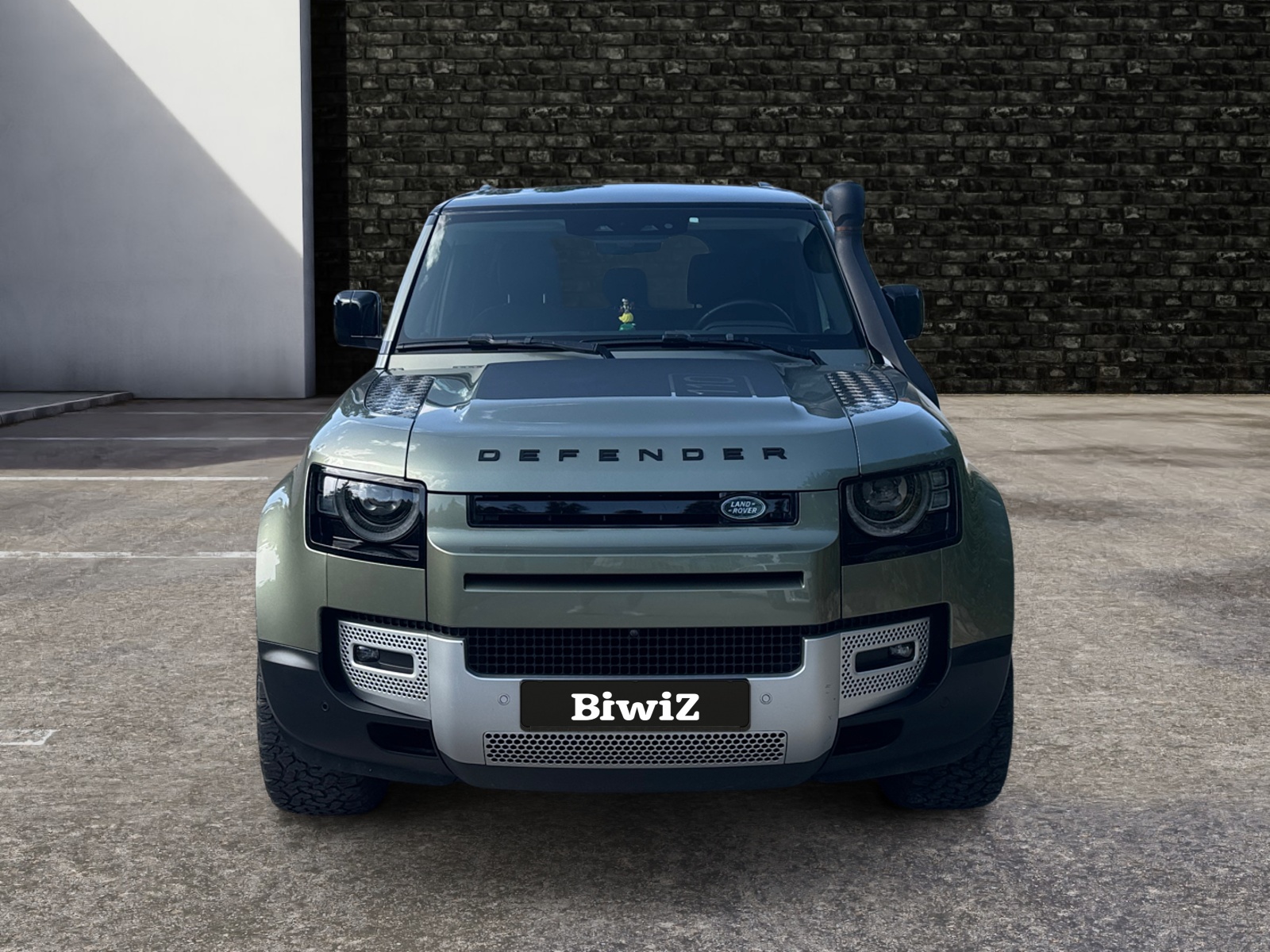 Land Rover Defender 5