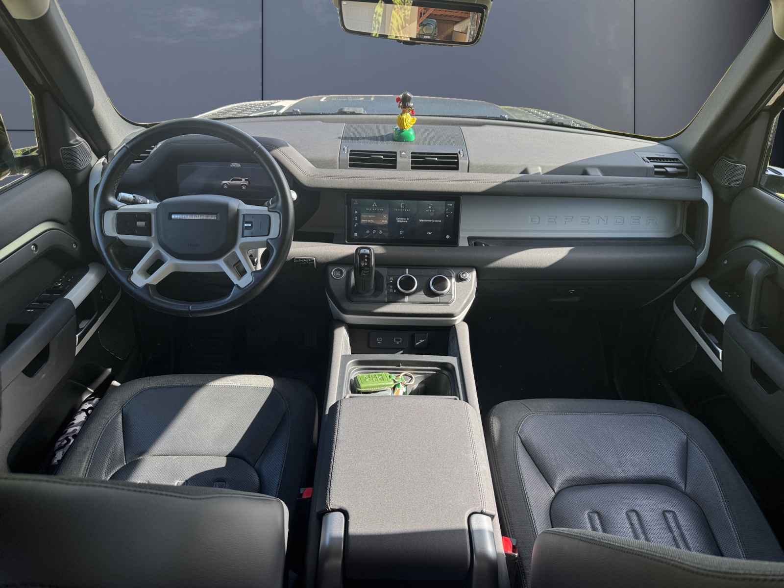 Land Rover Defender 12