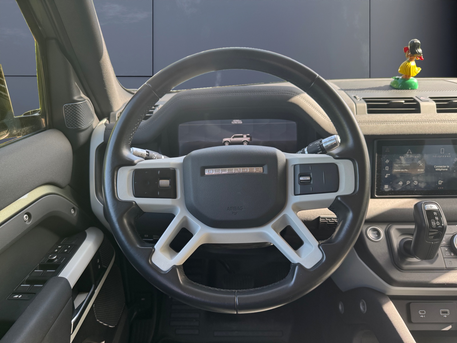 Land Rover Defender 13