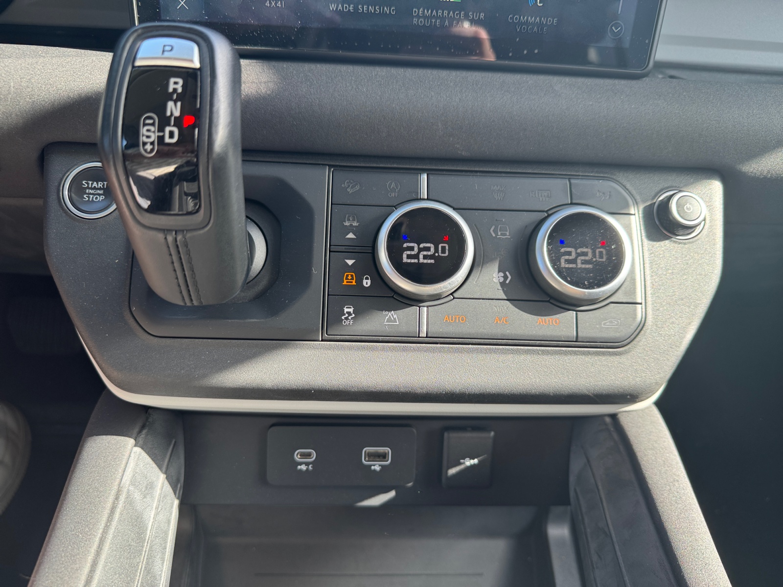 Land Rover Defender 19