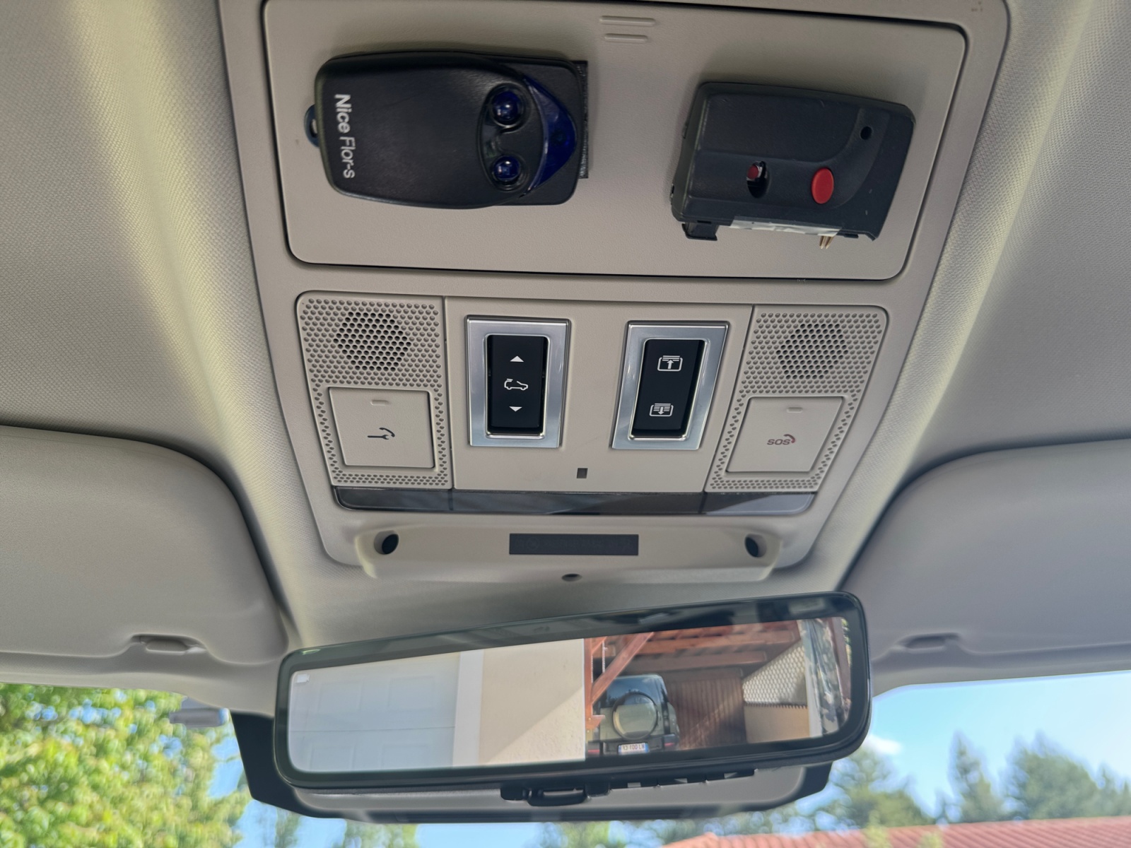 Land Rover Defender 21
