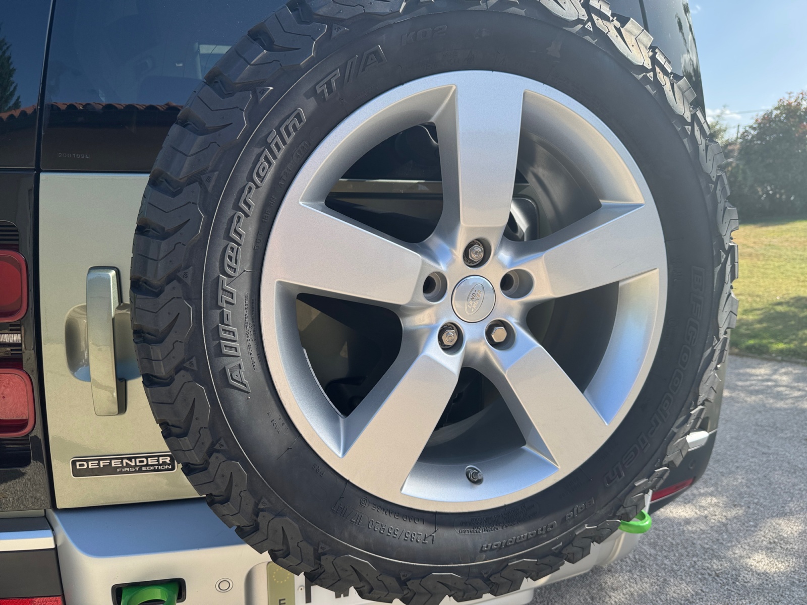 Land Rover Defender 33