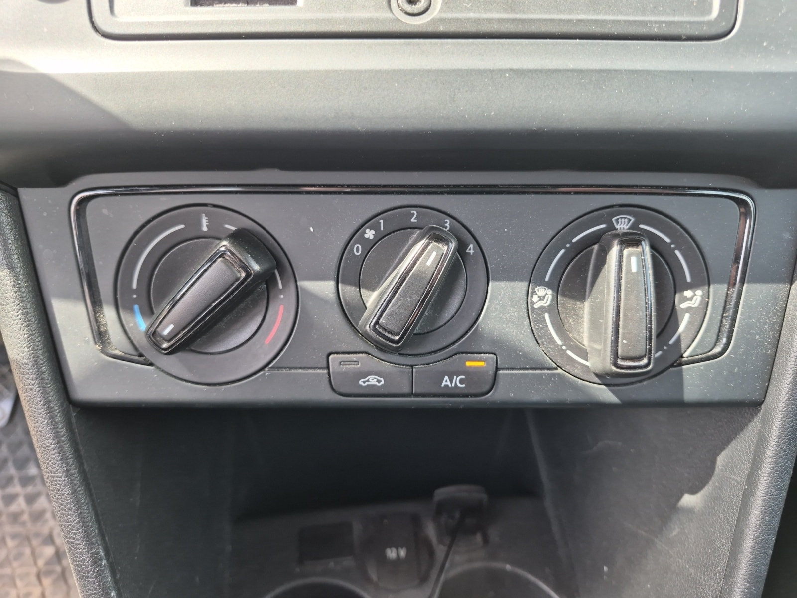 Volkswagen Polo 24