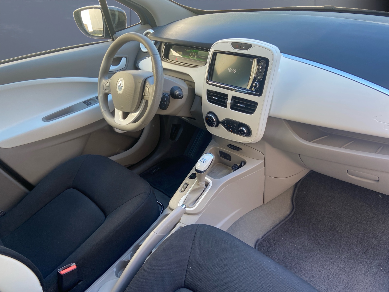 Renault Zoe 12