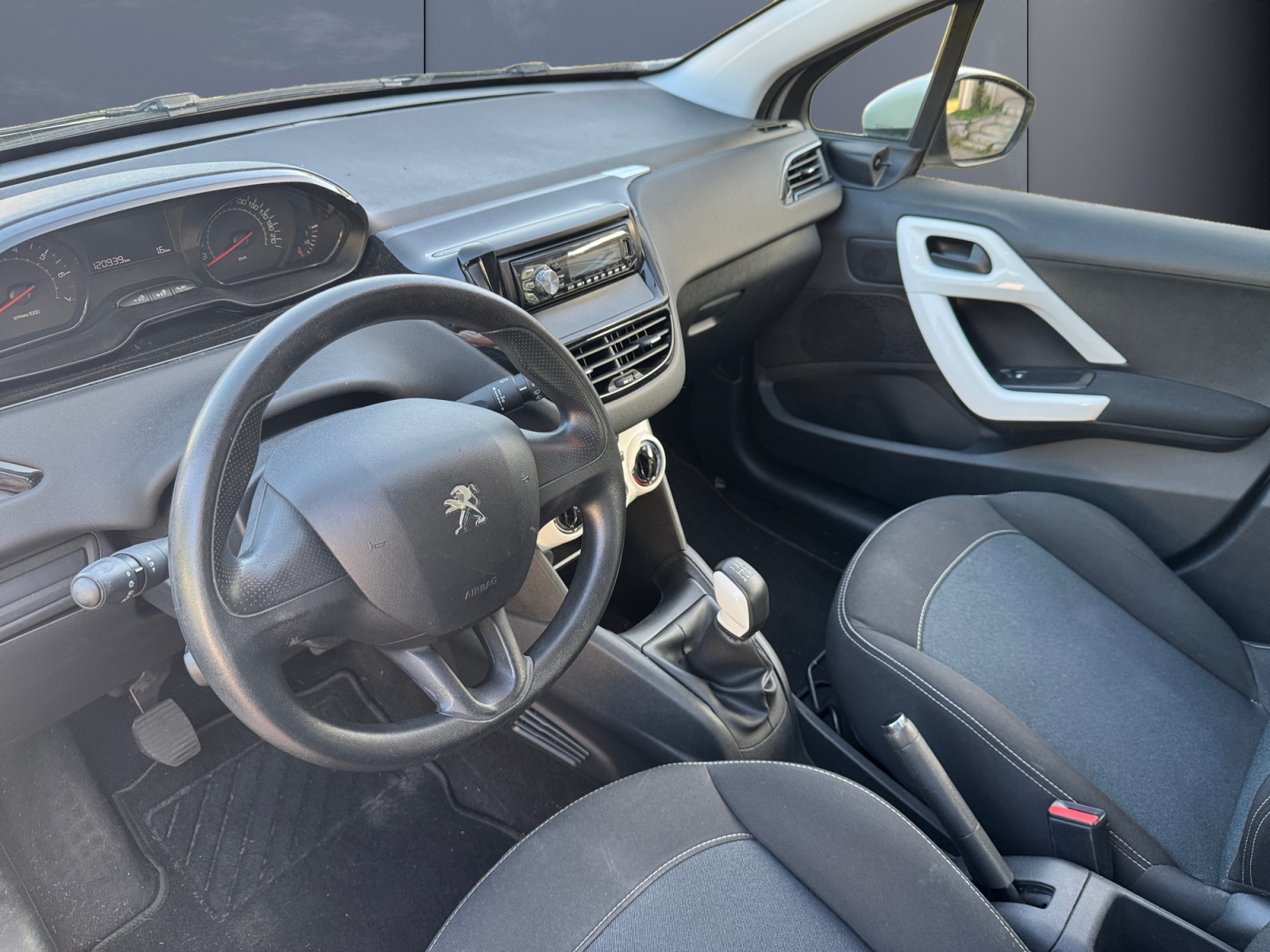 Peugeot 208 8