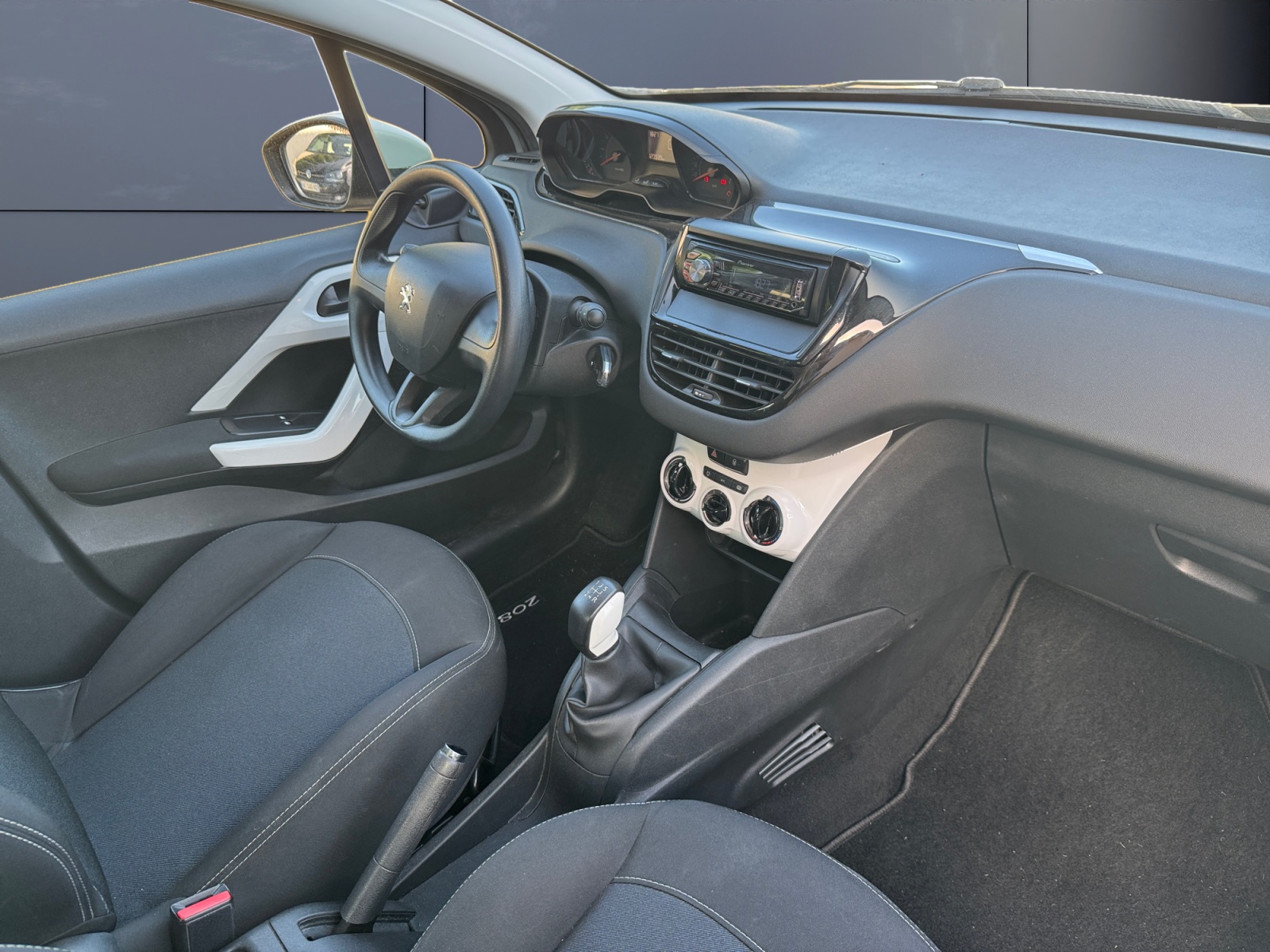 Peugeot 208 12