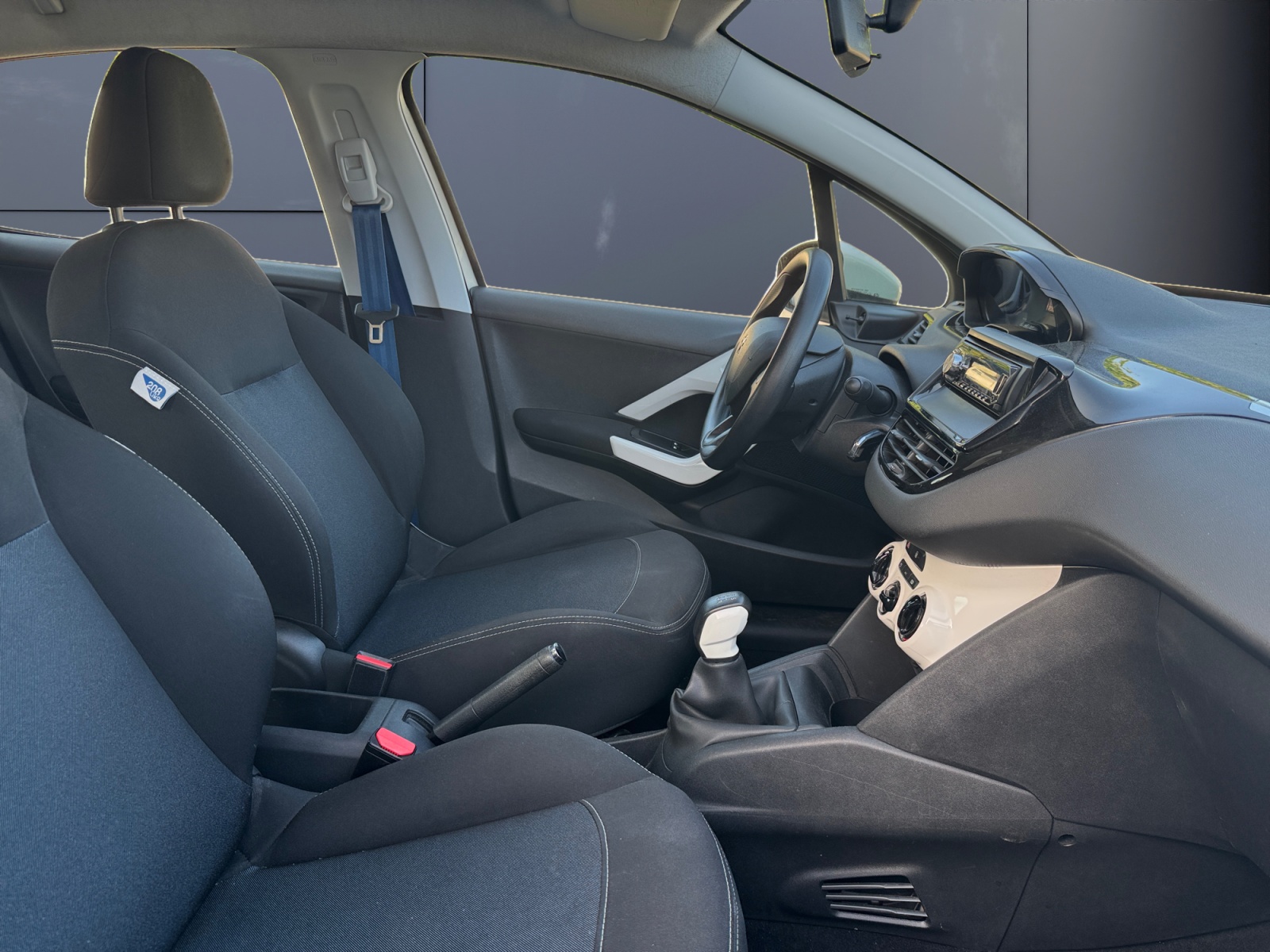 Peugeot 208 13