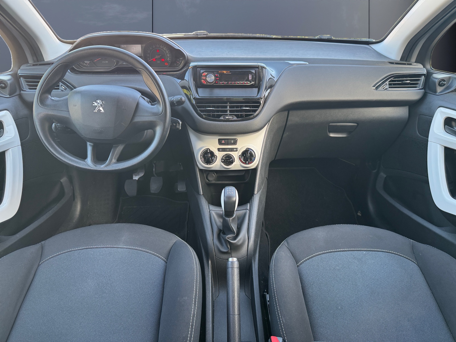 Peugeot 208 14