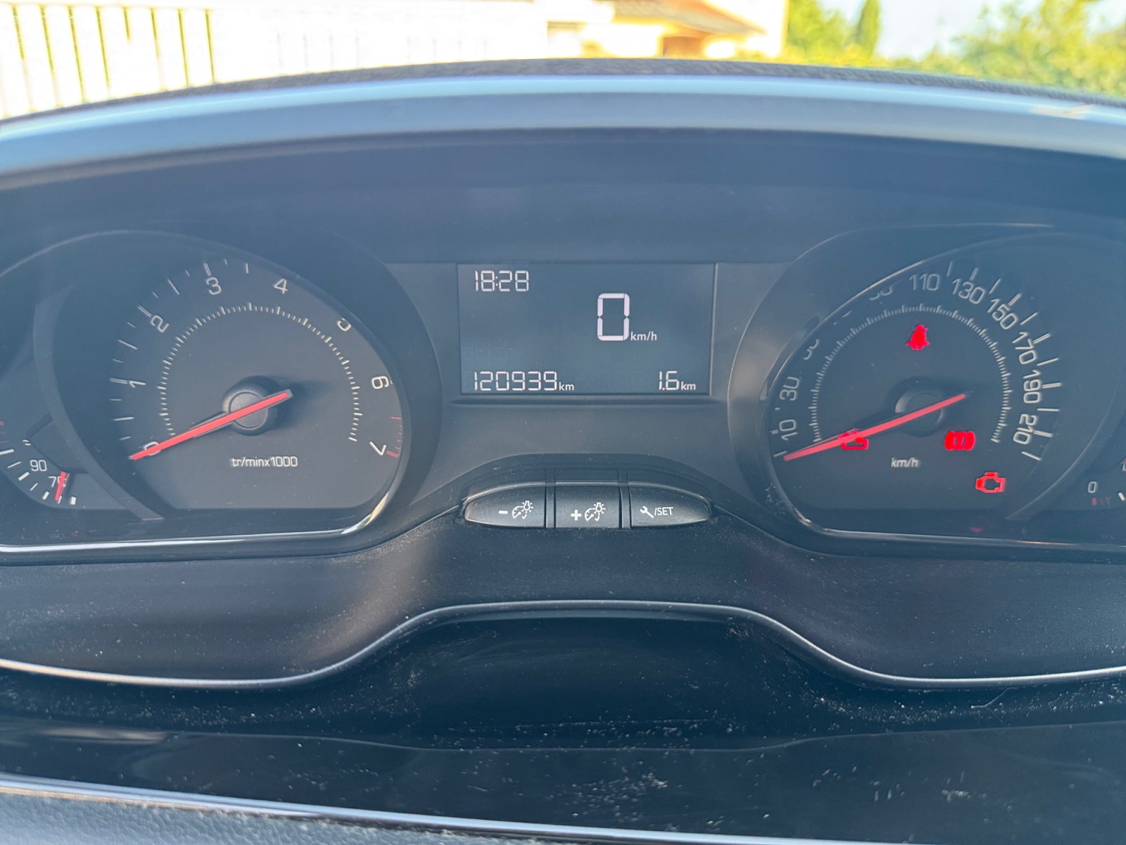 Peugeot 208 16