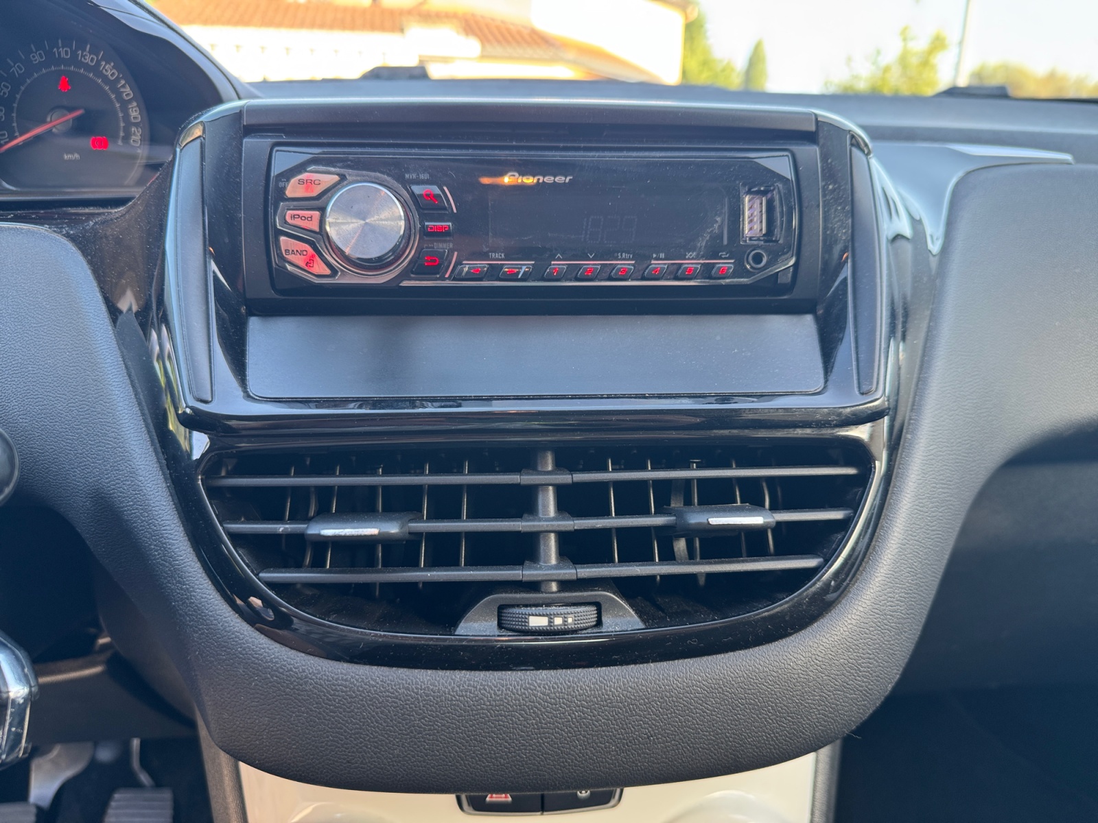 Peugeot 208 22