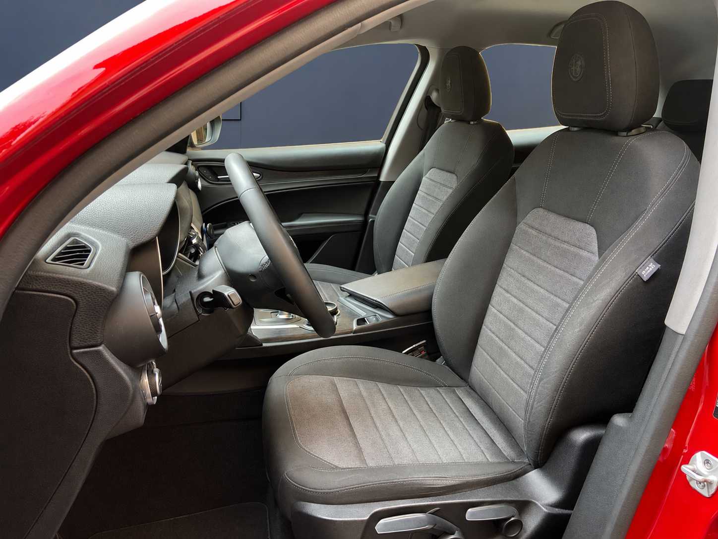 Alfa Romeo Stelvio 8